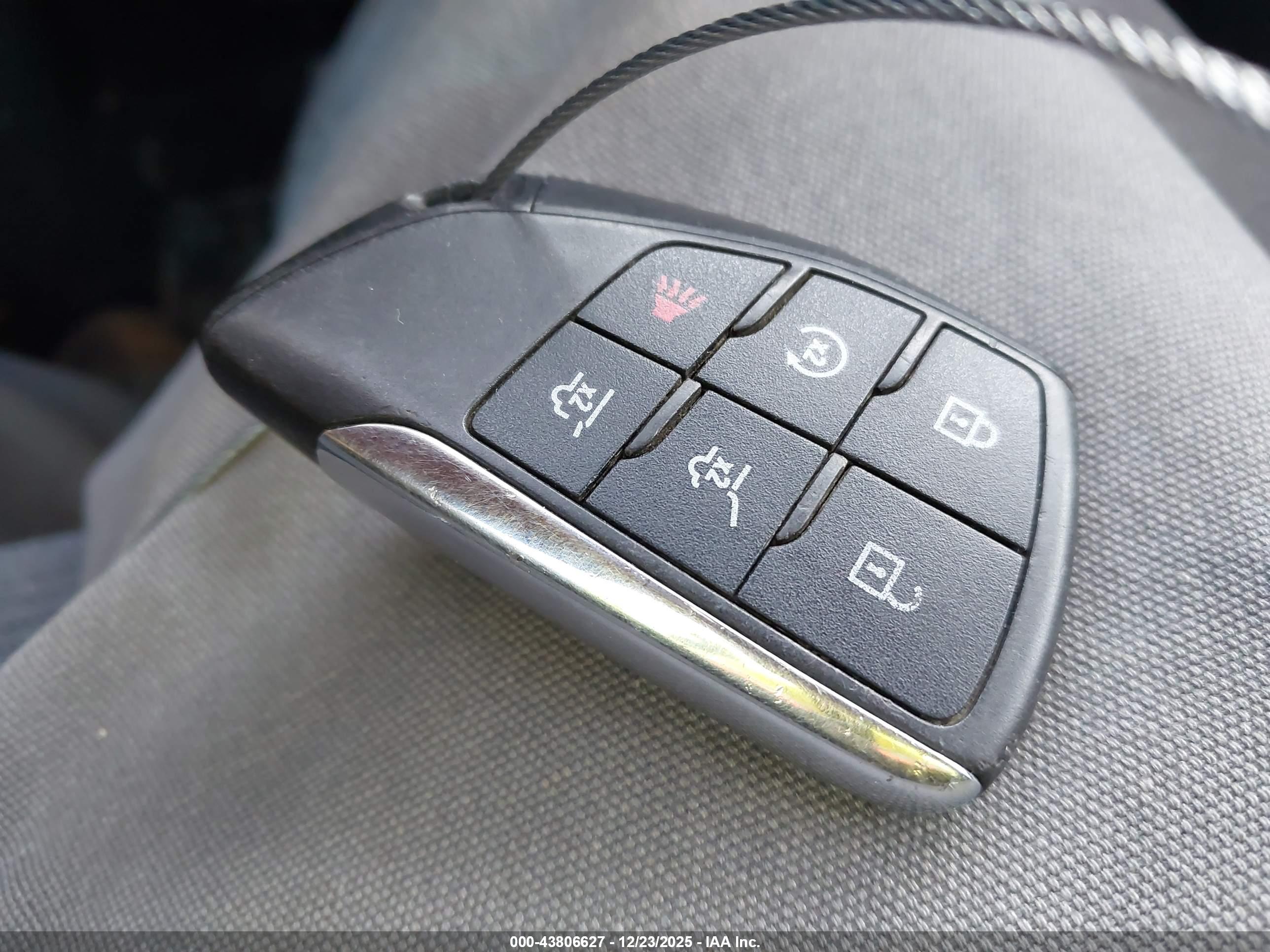 GMC YUKON image 11