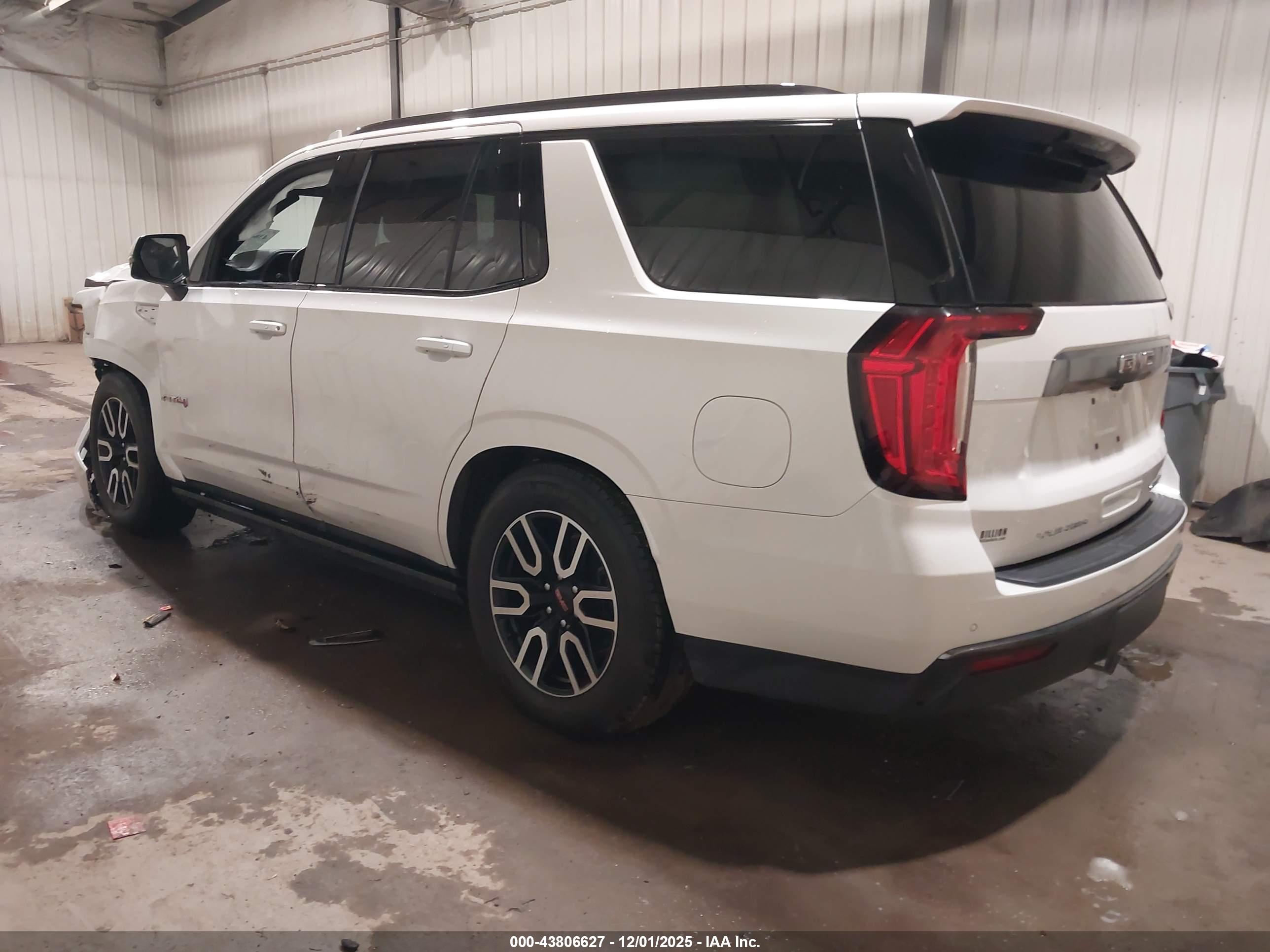 GMC YUKON image 3