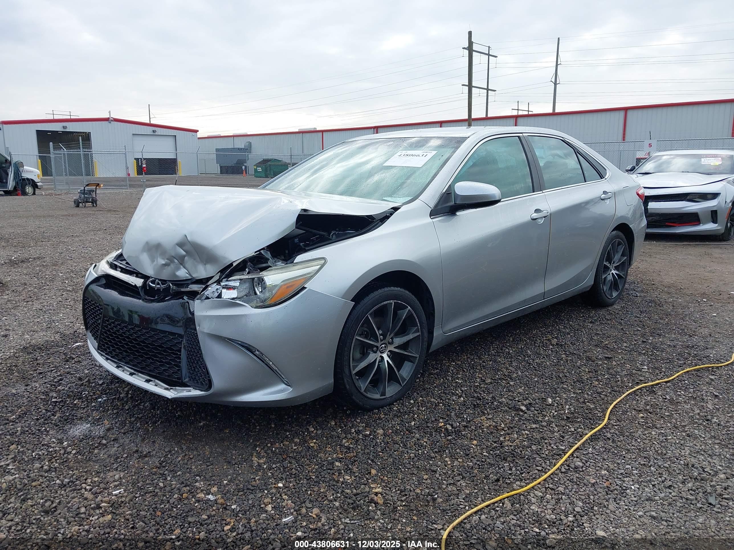 TOYOTA CAMRY image 2