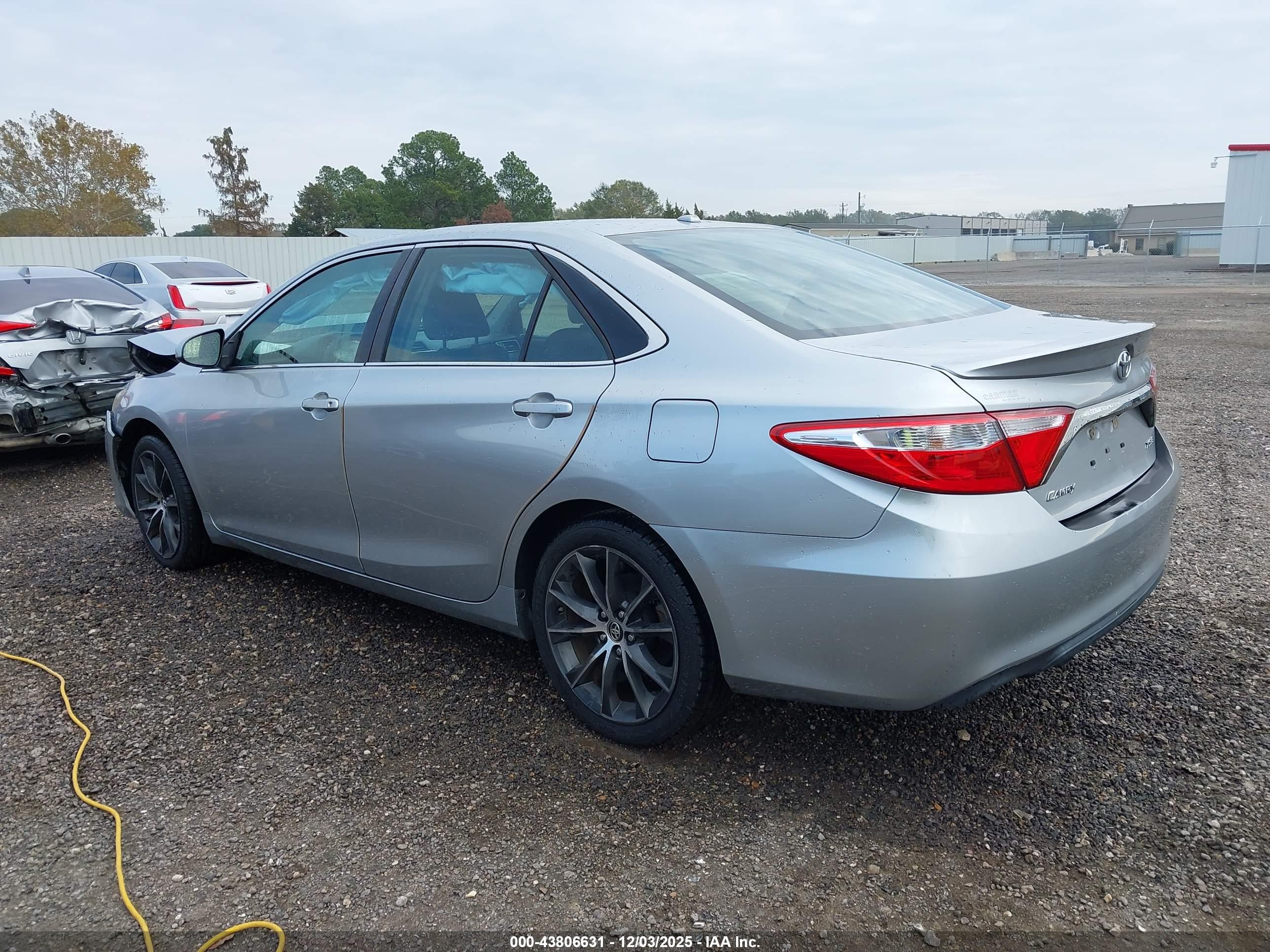 TOYOTA CAMRY image 3