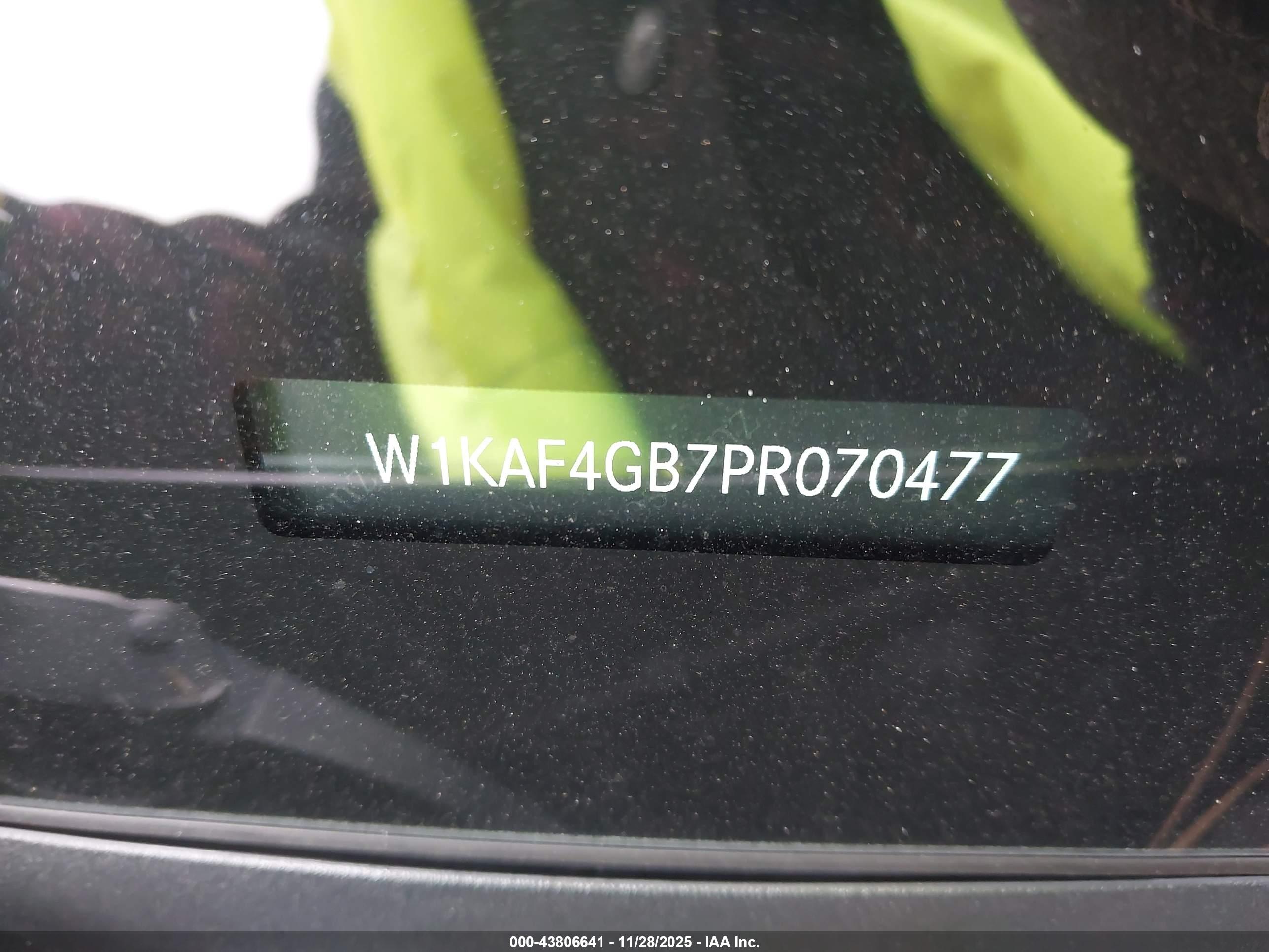 MERCEDES-BENZ C image 9