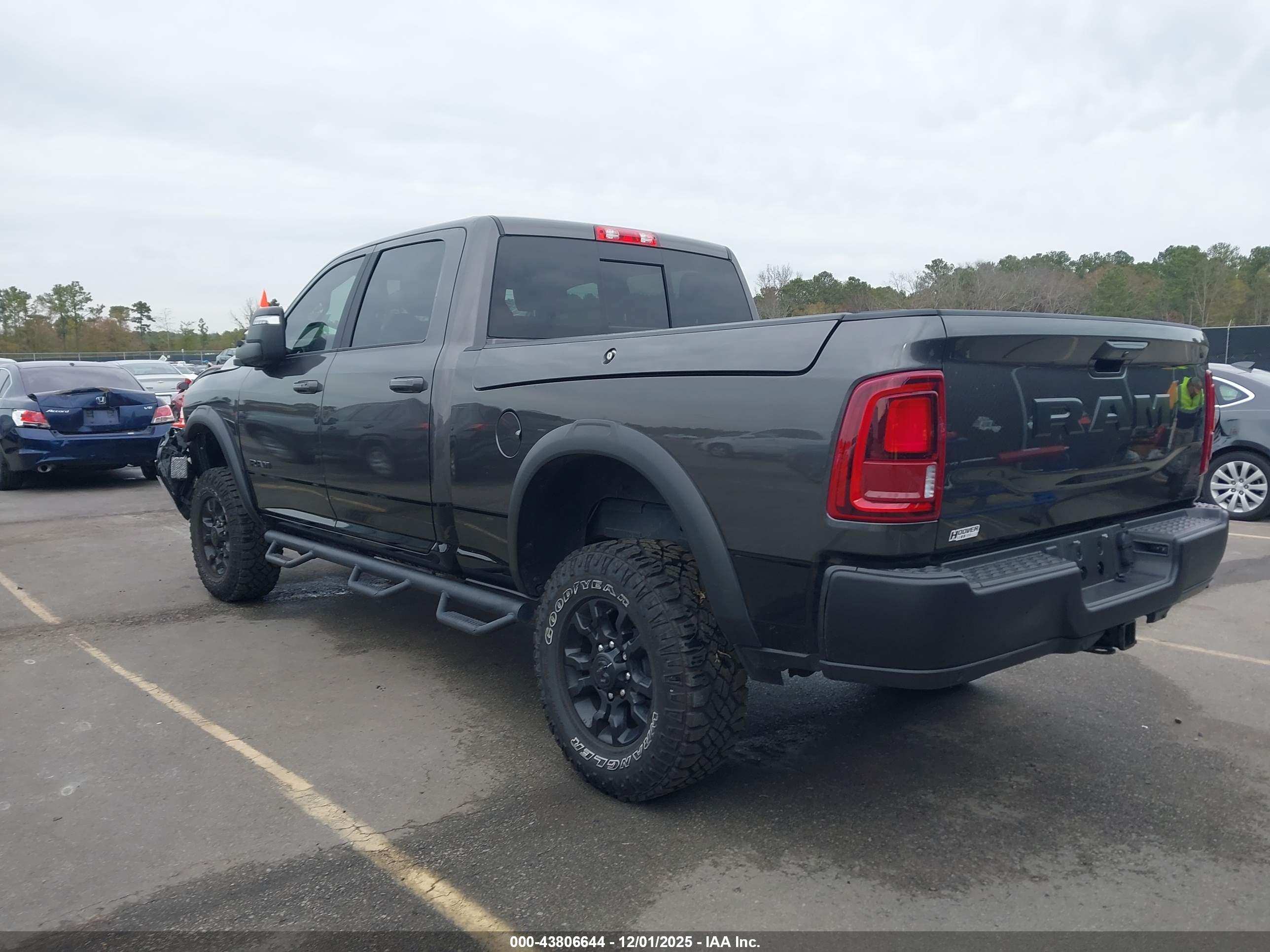 RAM 2500 image 3