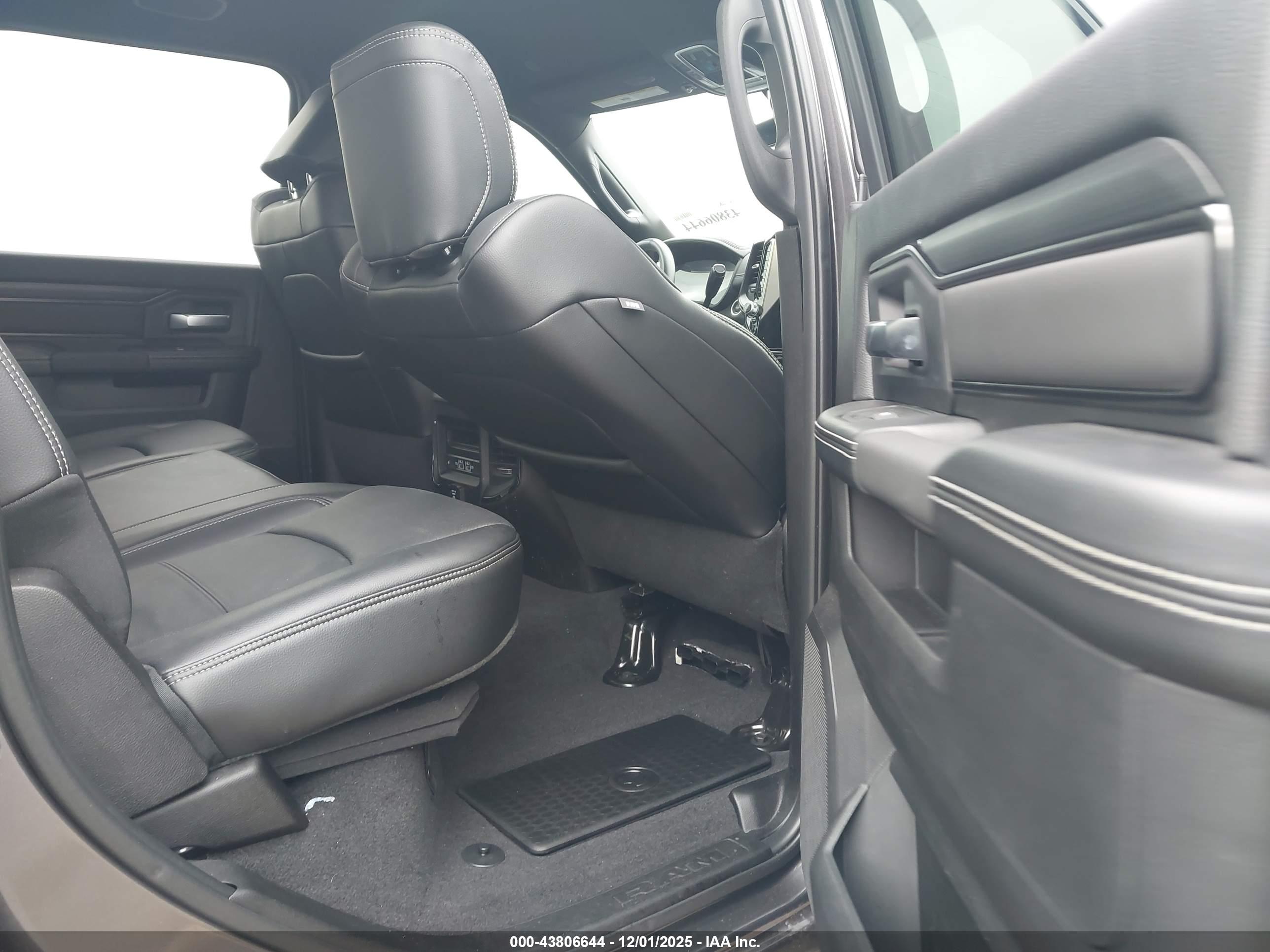 RAM 2500 image 8