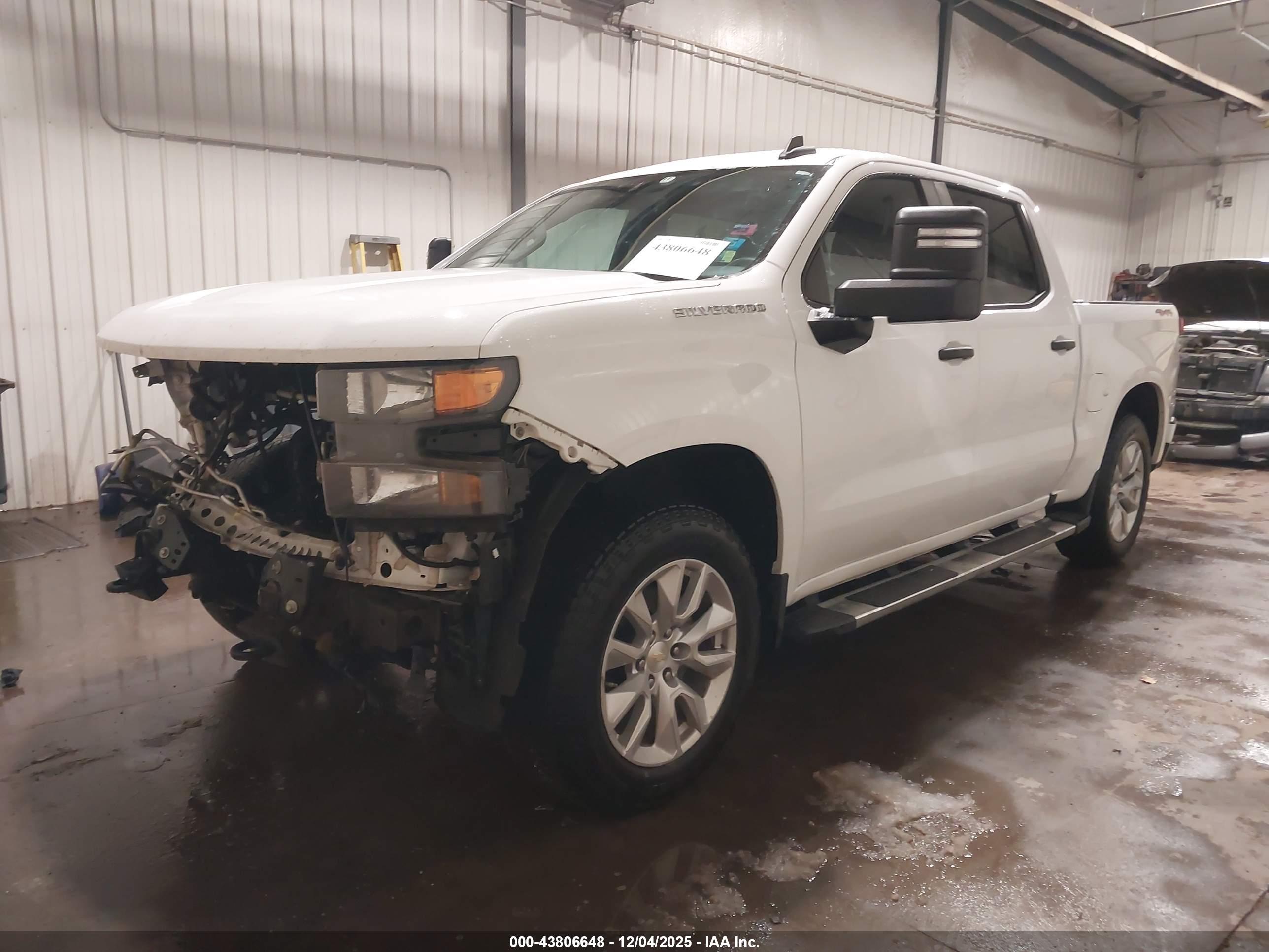 CHEVROLET SILVERADO image 2