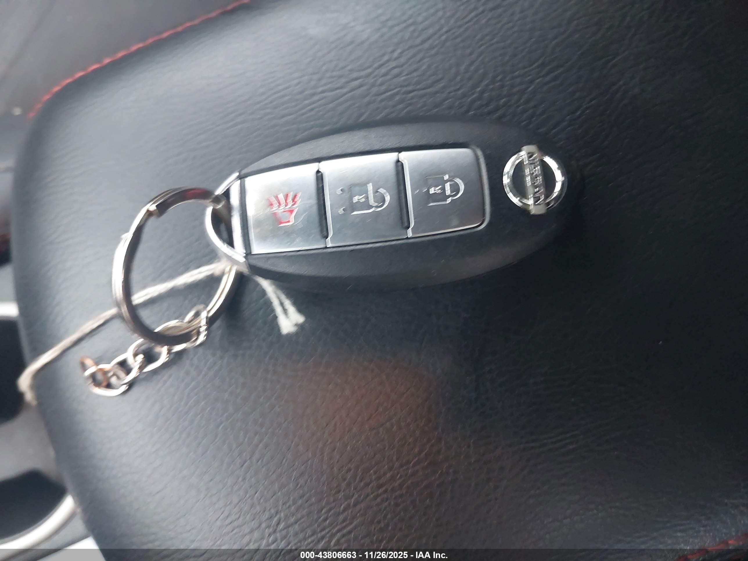 NISSAN ROGUE image 11