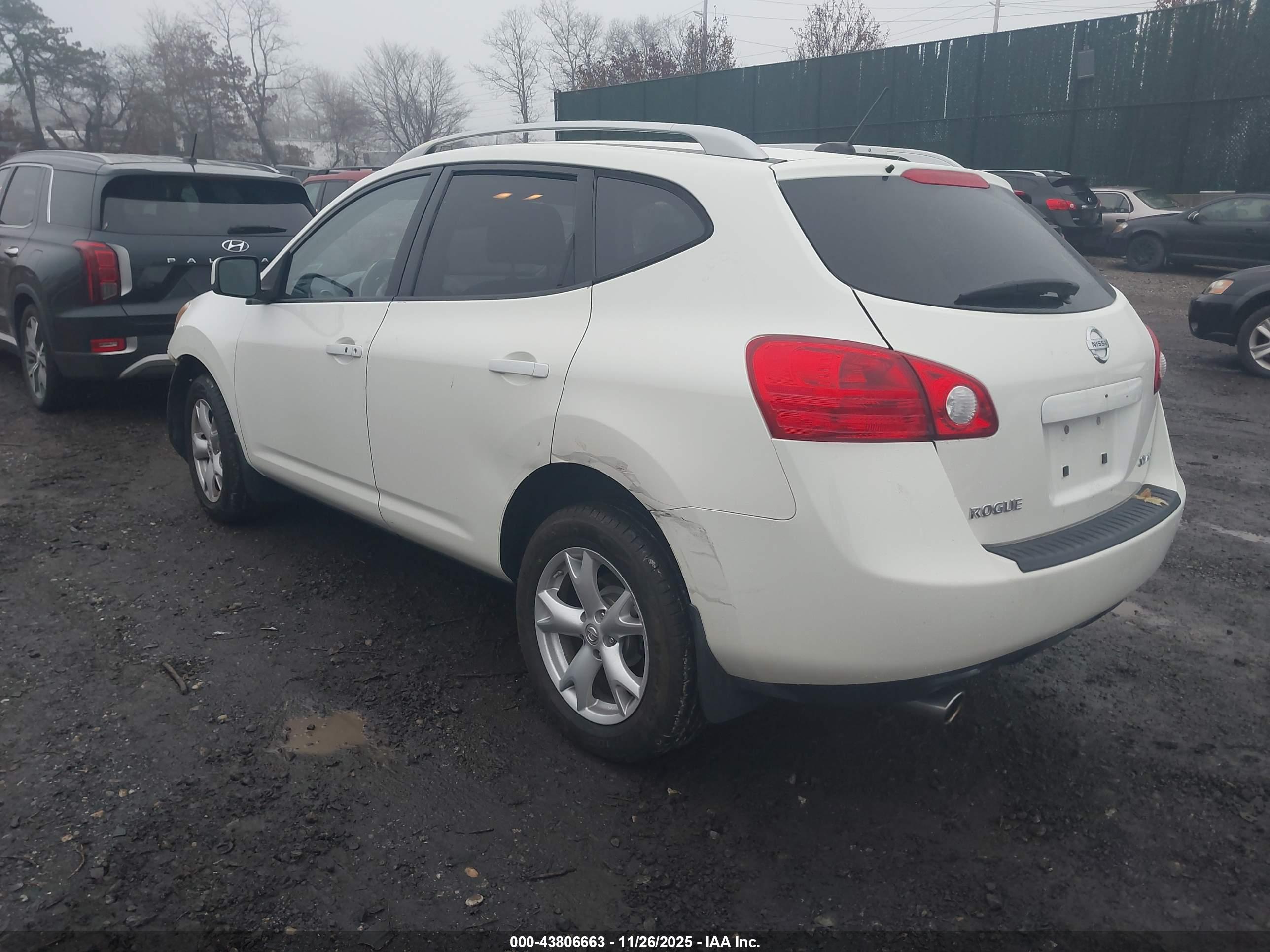 NISSAN ROGUE image 3