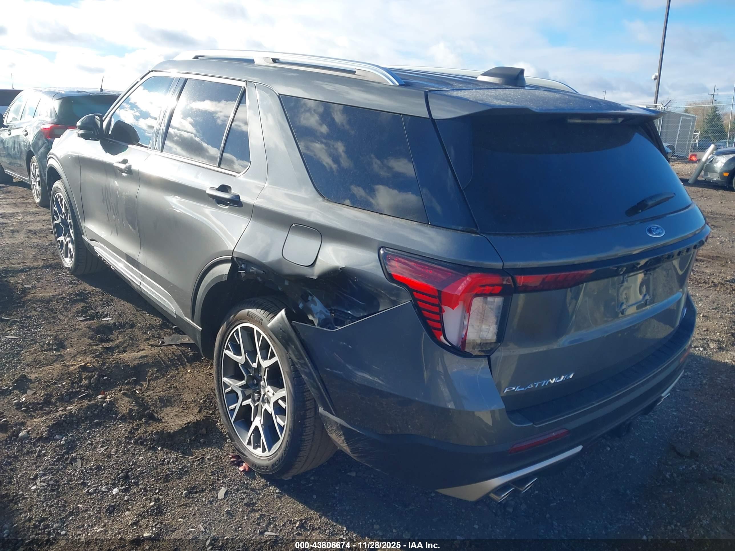 FORD EXPLORER image 3