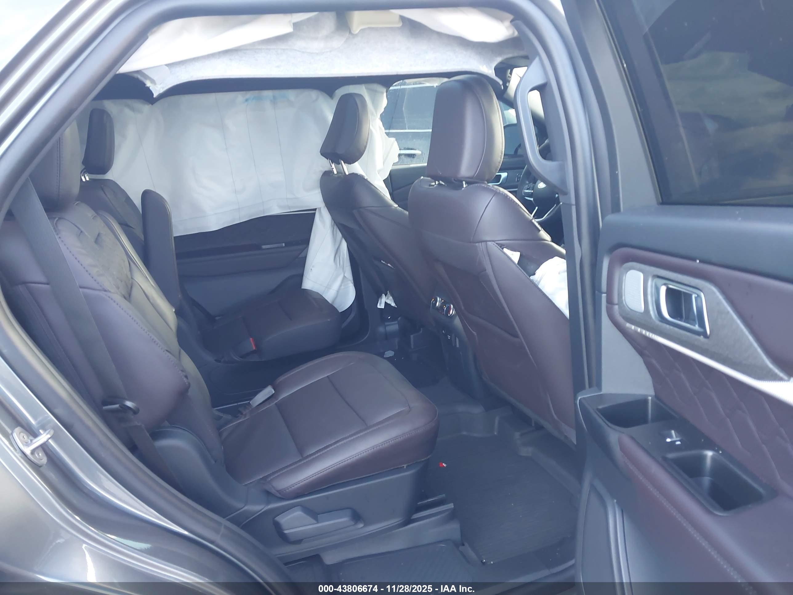 FORD EXPLORER image 8