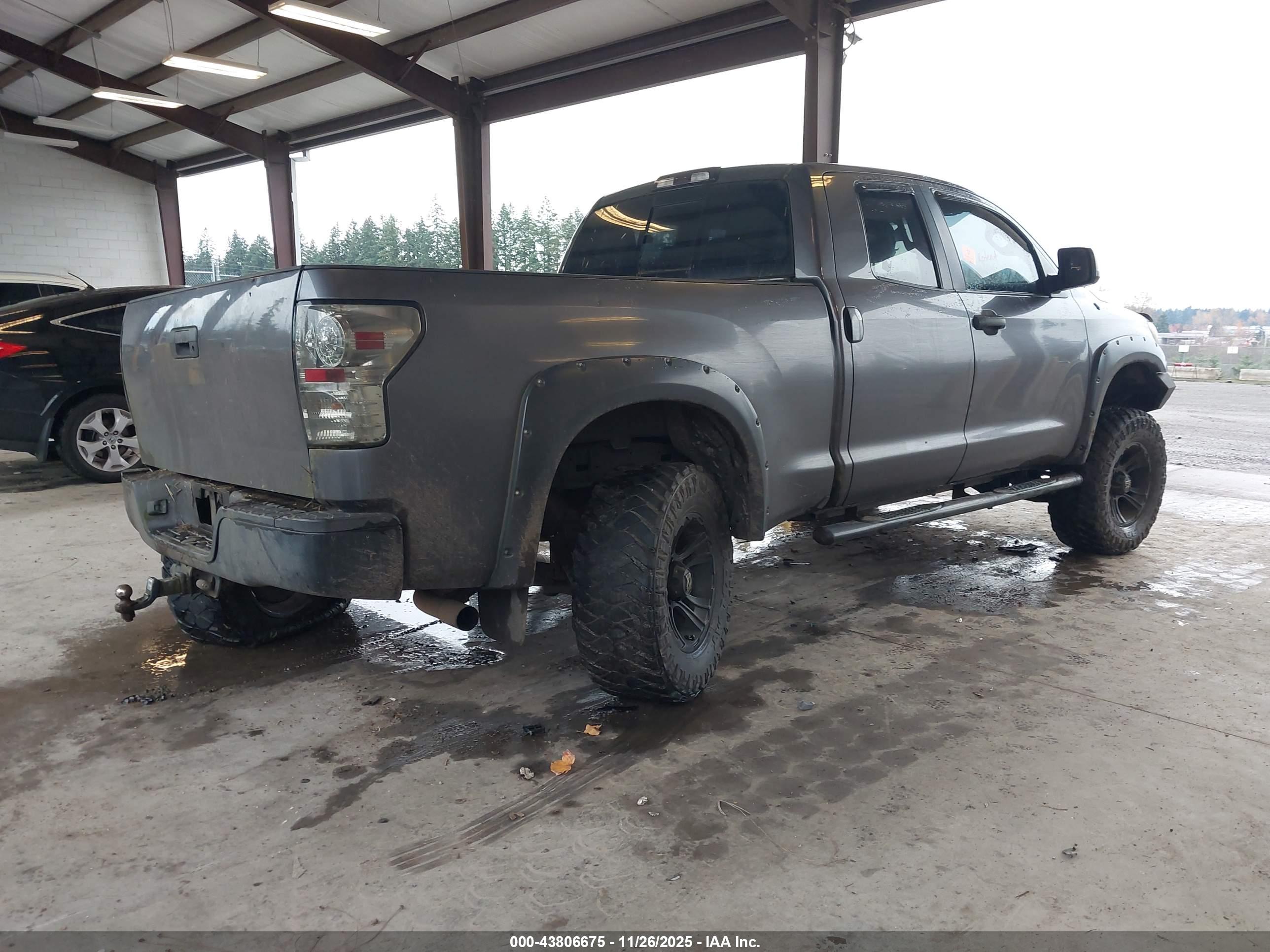 TOYOTA TUNDRA image 4