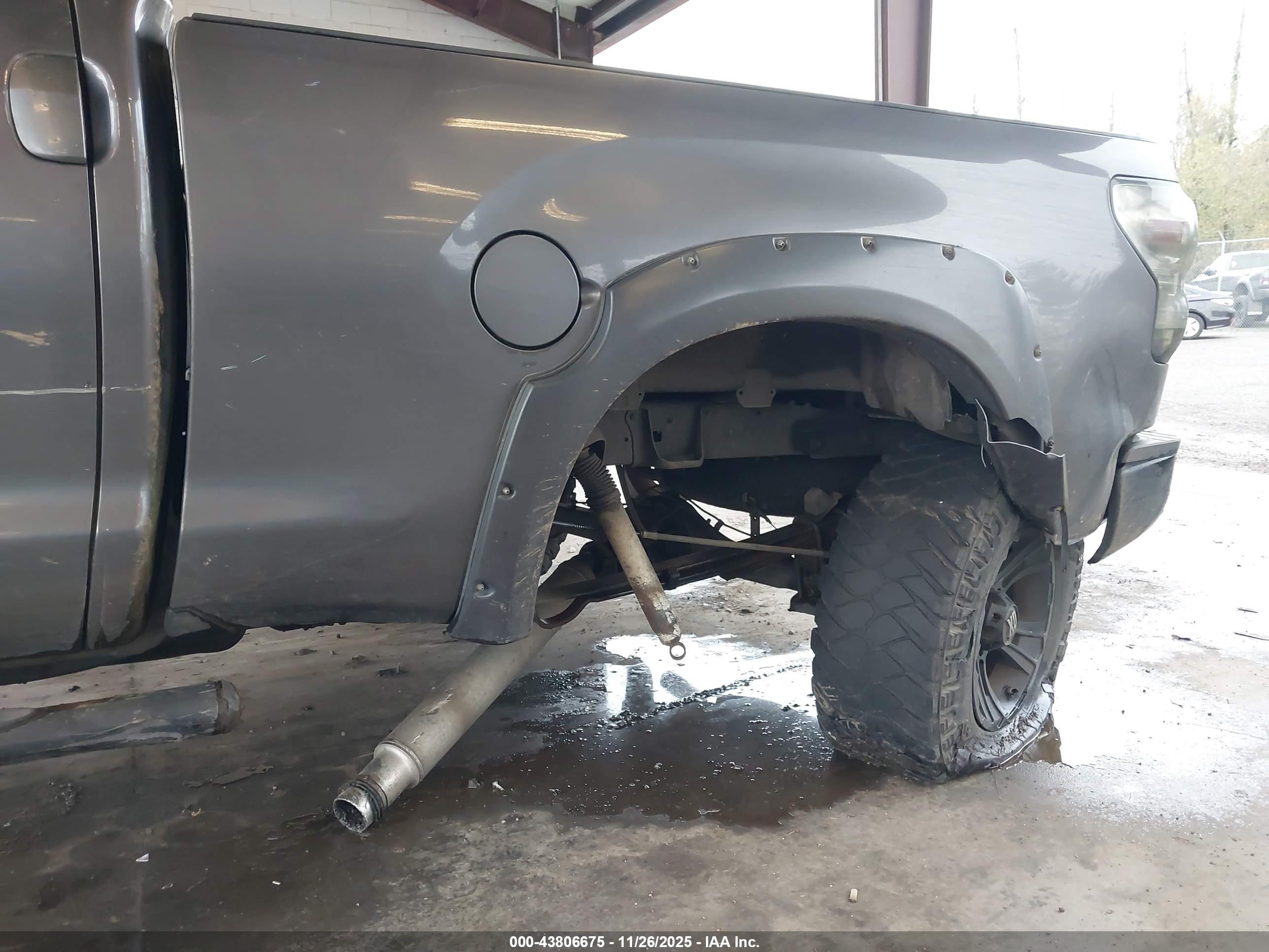 TOYOTA TUNDRA image 6