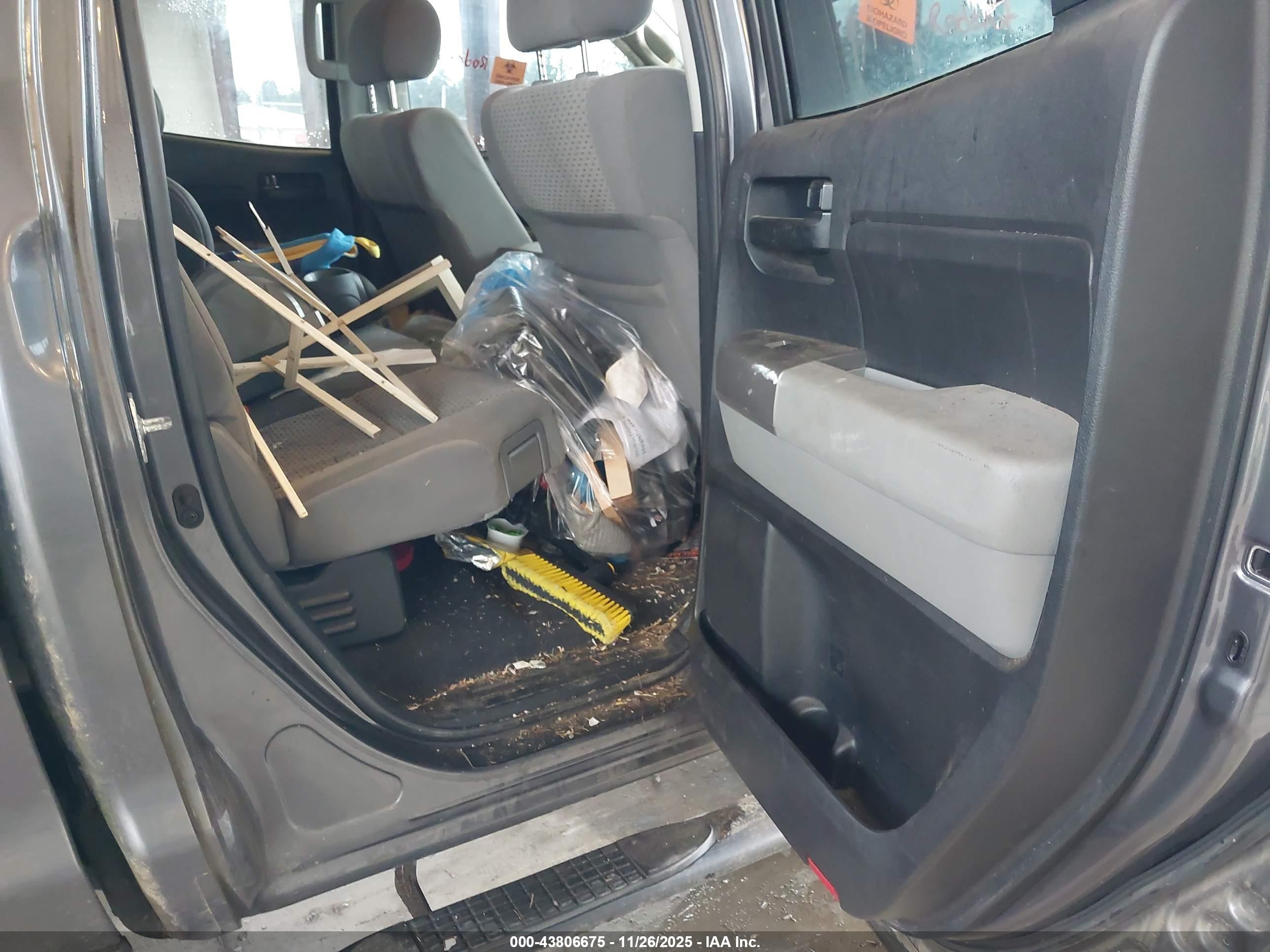 TOYOTA TUNDRA image 8