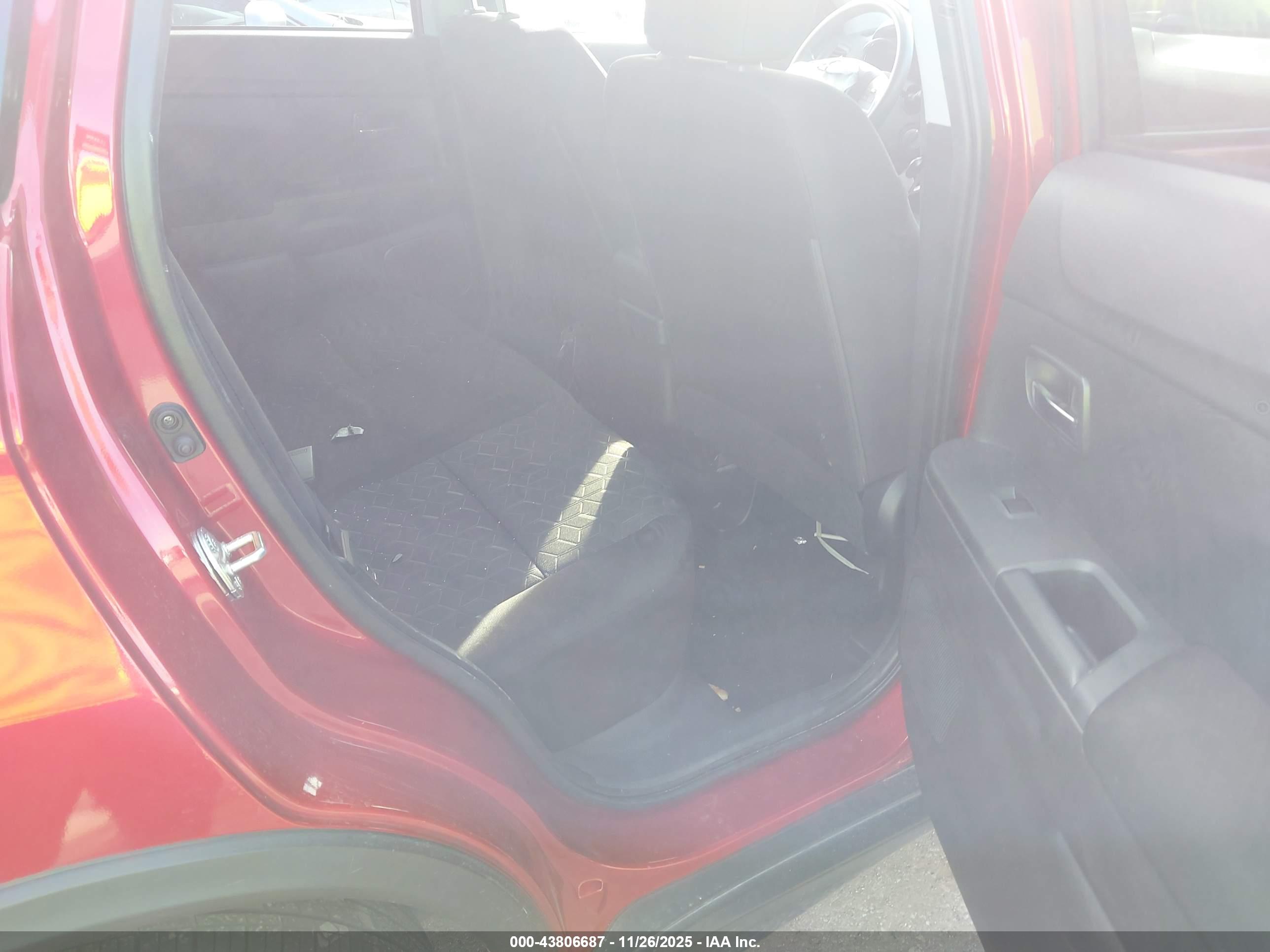 MITSUBISHI OUTLANDER image 8