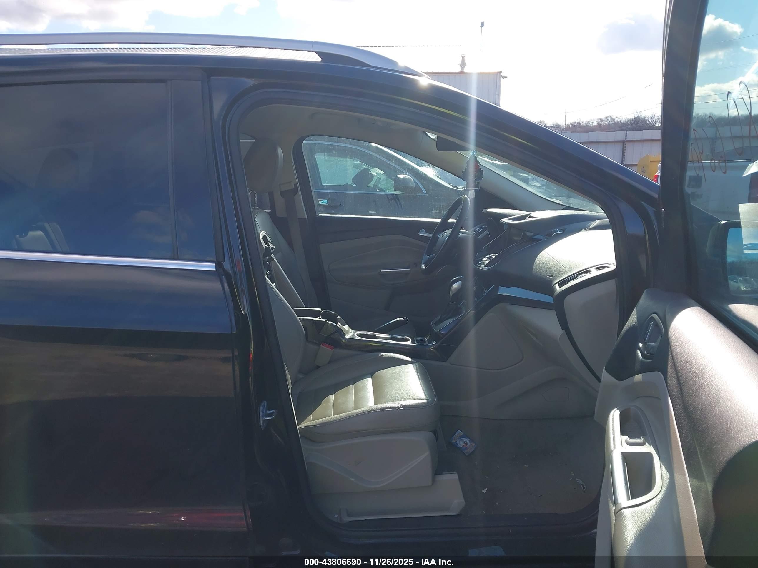 FORD ESCAPE image 5