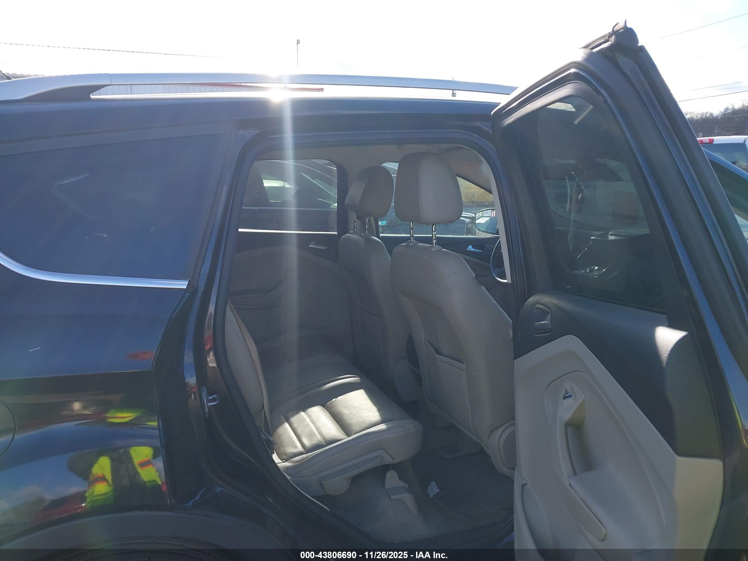 FORD ESCAPE image 8