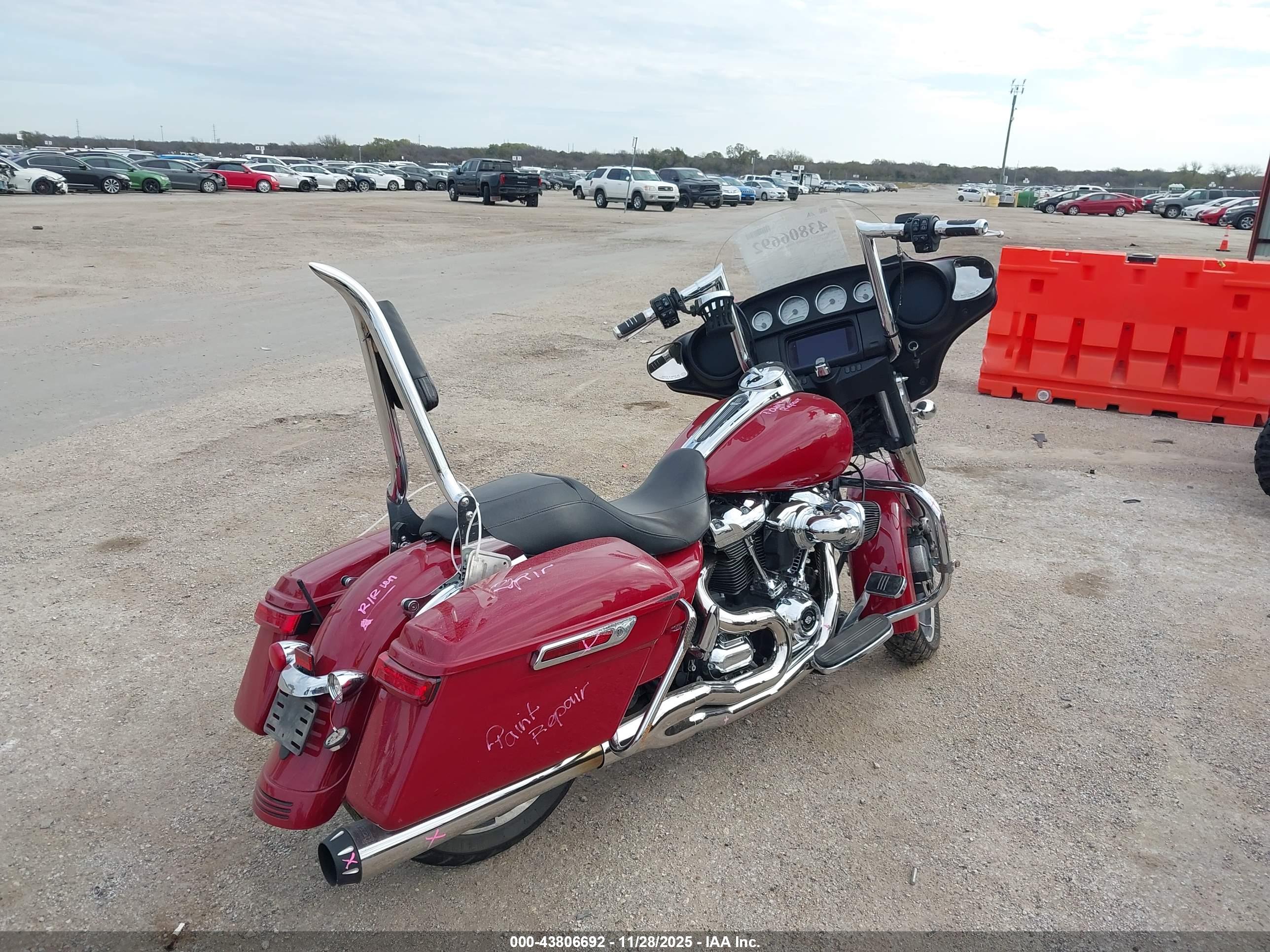 HARLEY-DAVIDSON FLHX image 4