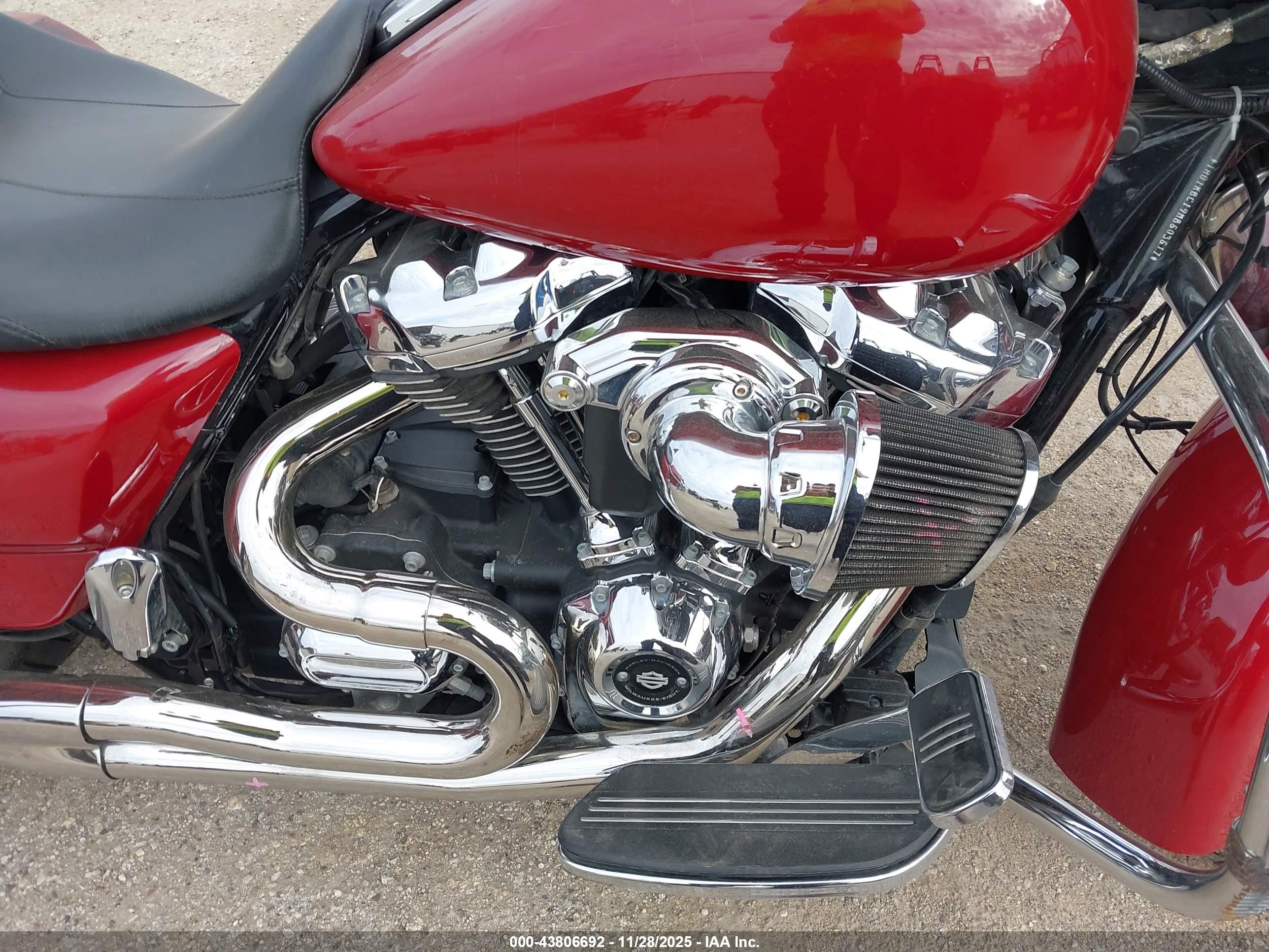 HARLEY-DAVIDSON FLHX image 8