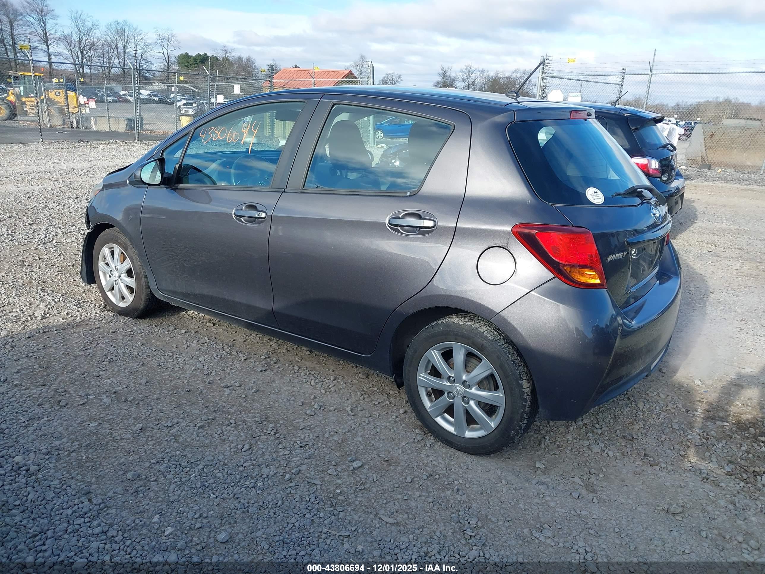 TOYOTA YARIS image 3