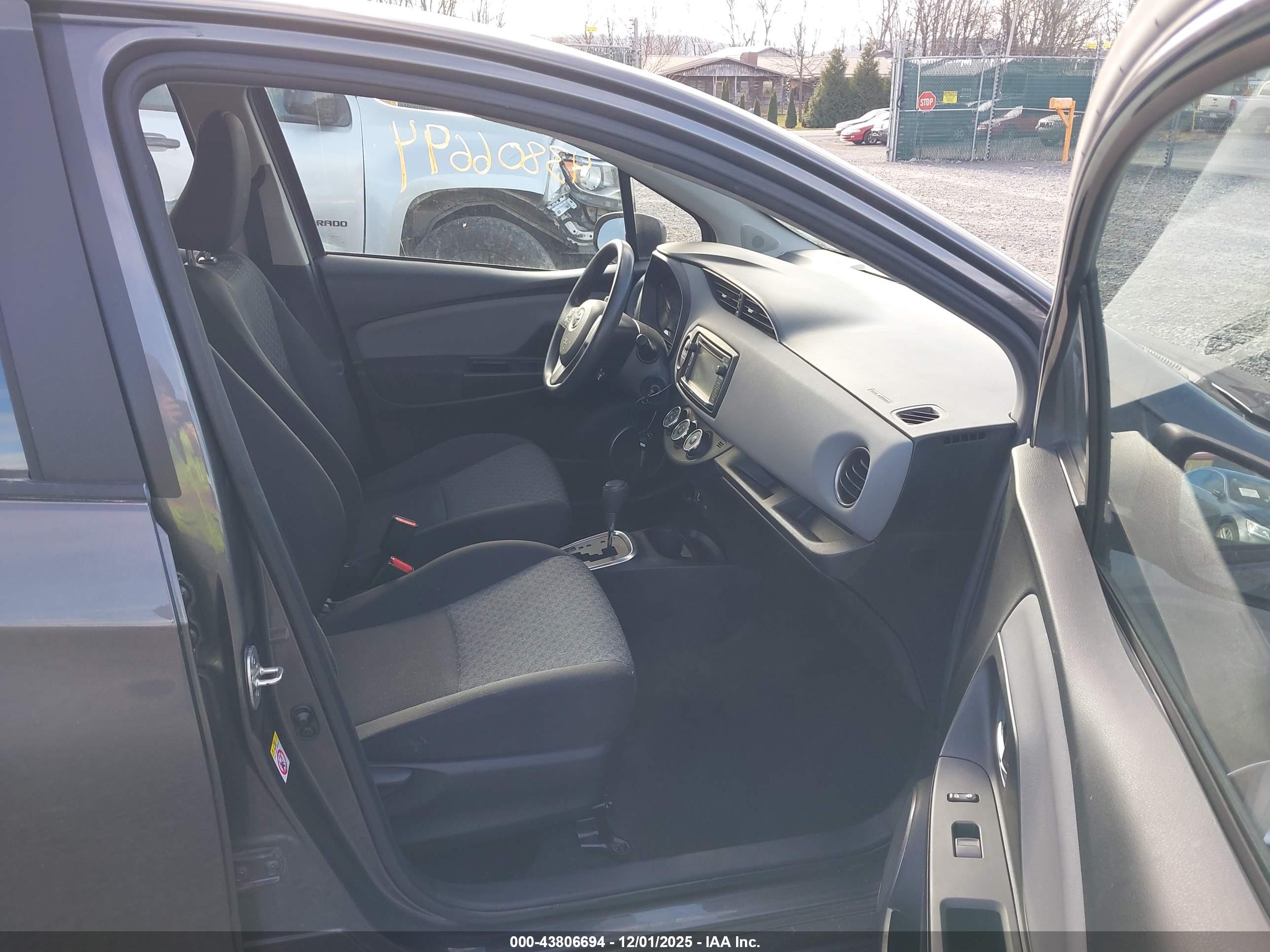 TOYOTA YARIS image 5