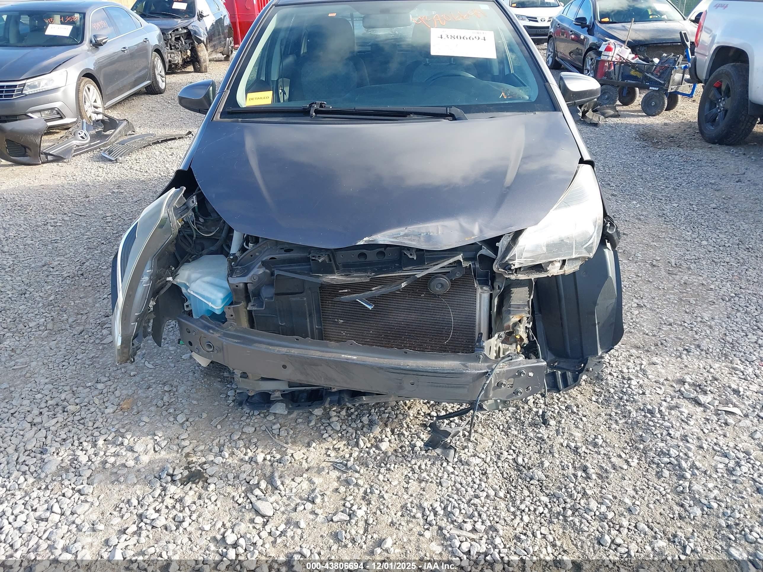 TOYOTA YARIS image 6