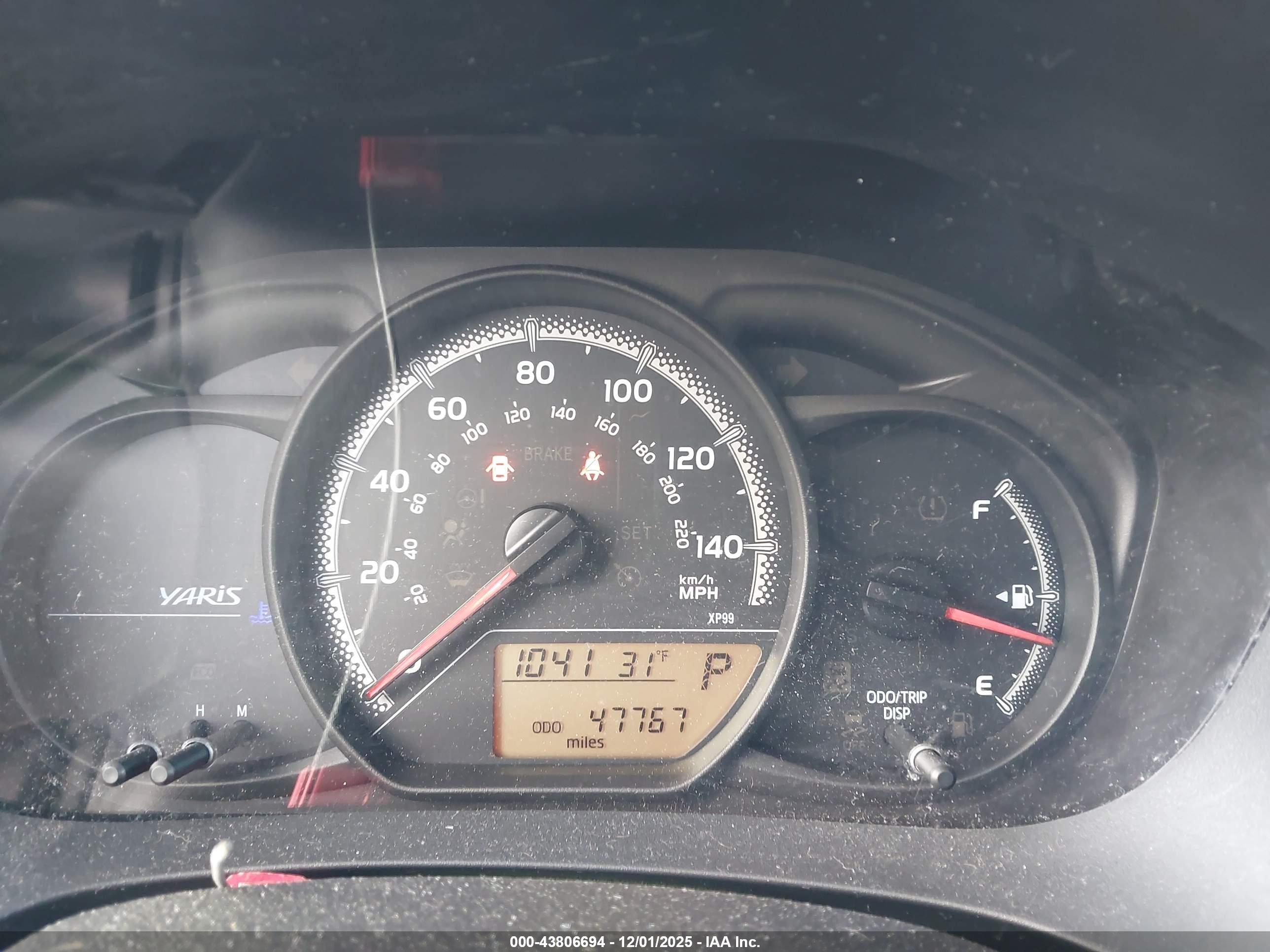 TOYOTA YARIS image 7