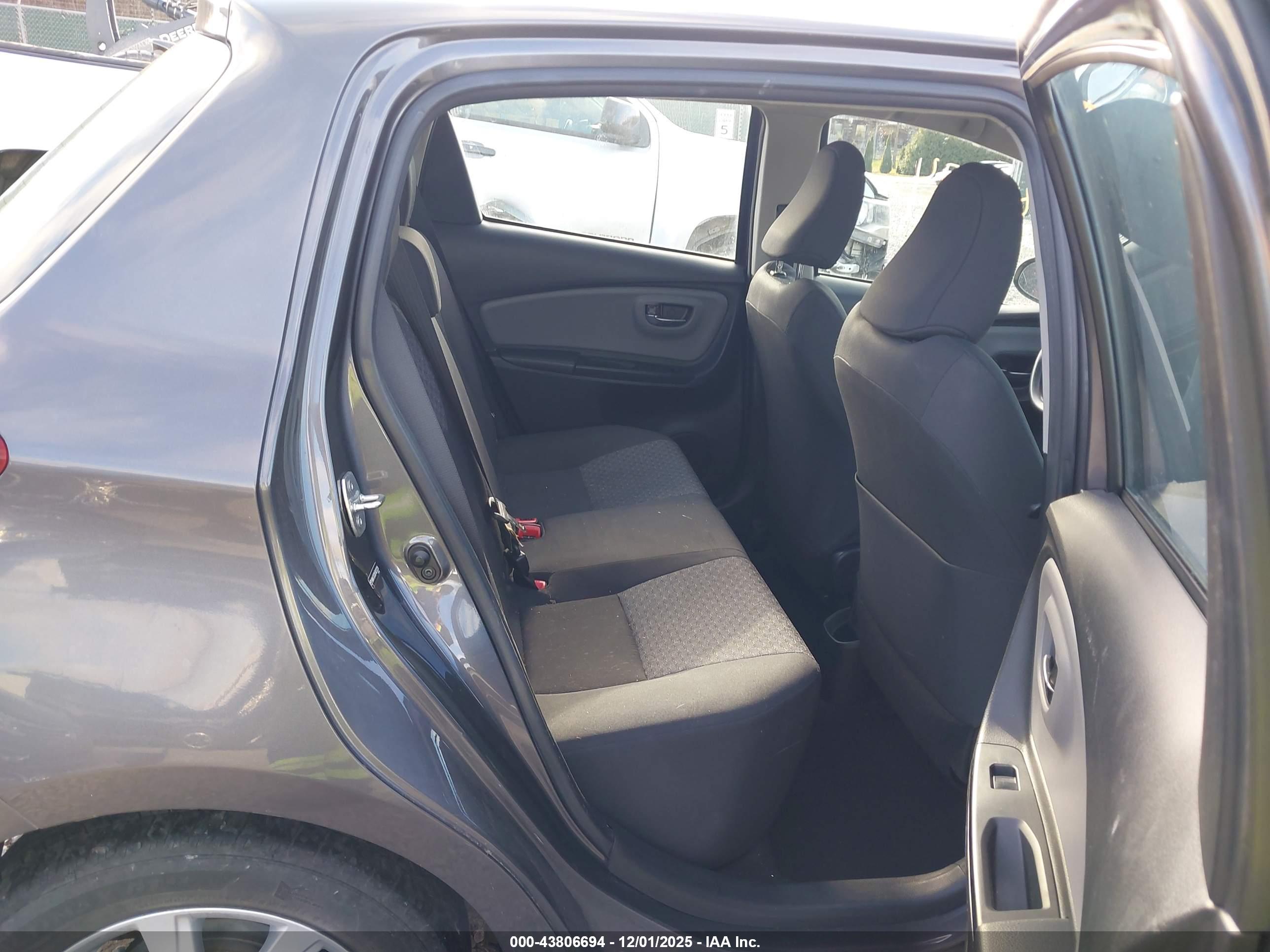 TOYOTA YARIS image 8