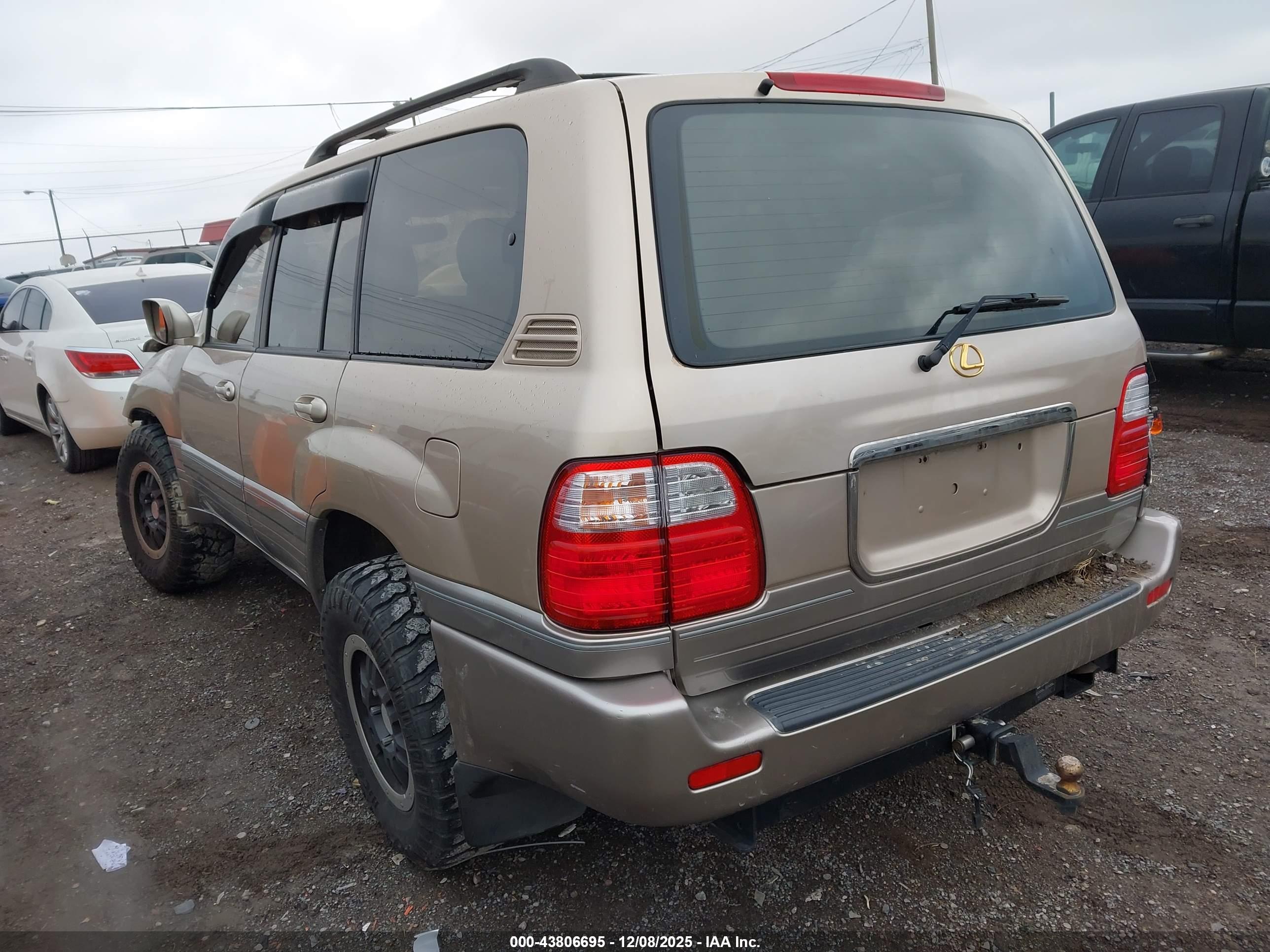 LEXUS LX image 3
