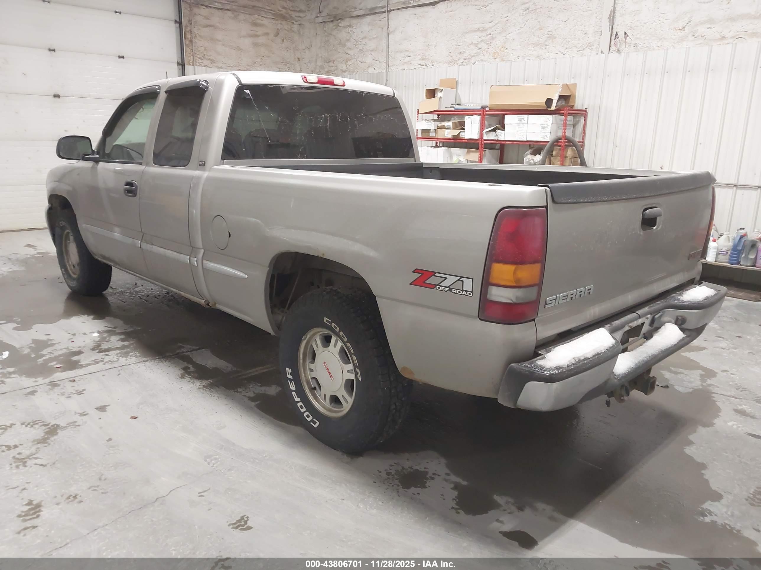 GMC SIERRA image 3