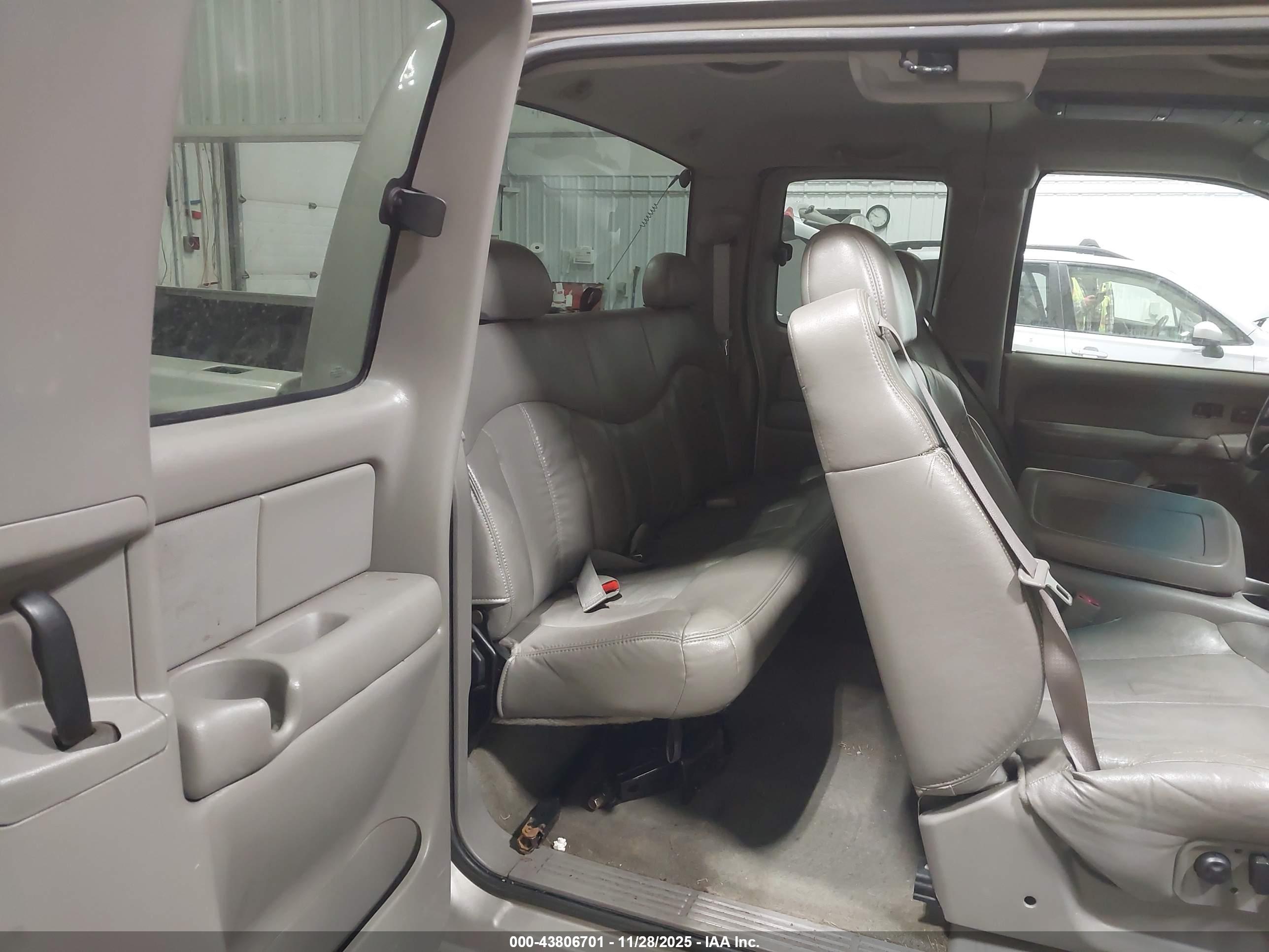 GMC SIERRA image 8