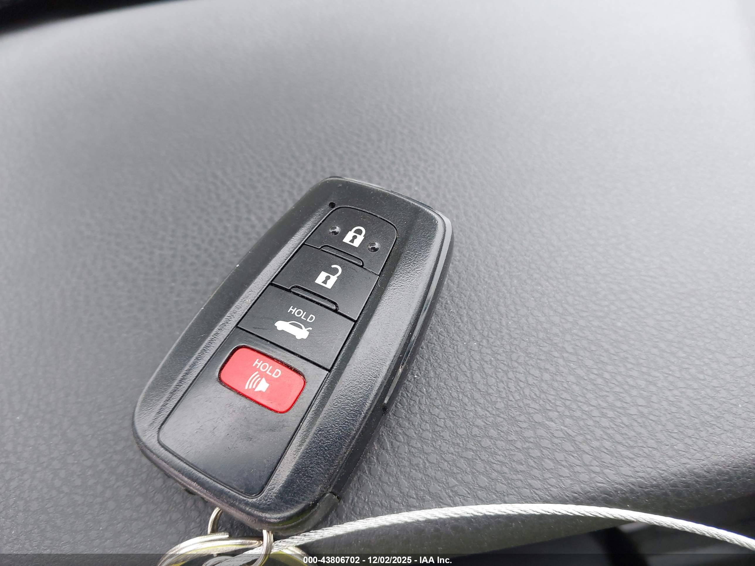 TOYOTA CAMRY image 11