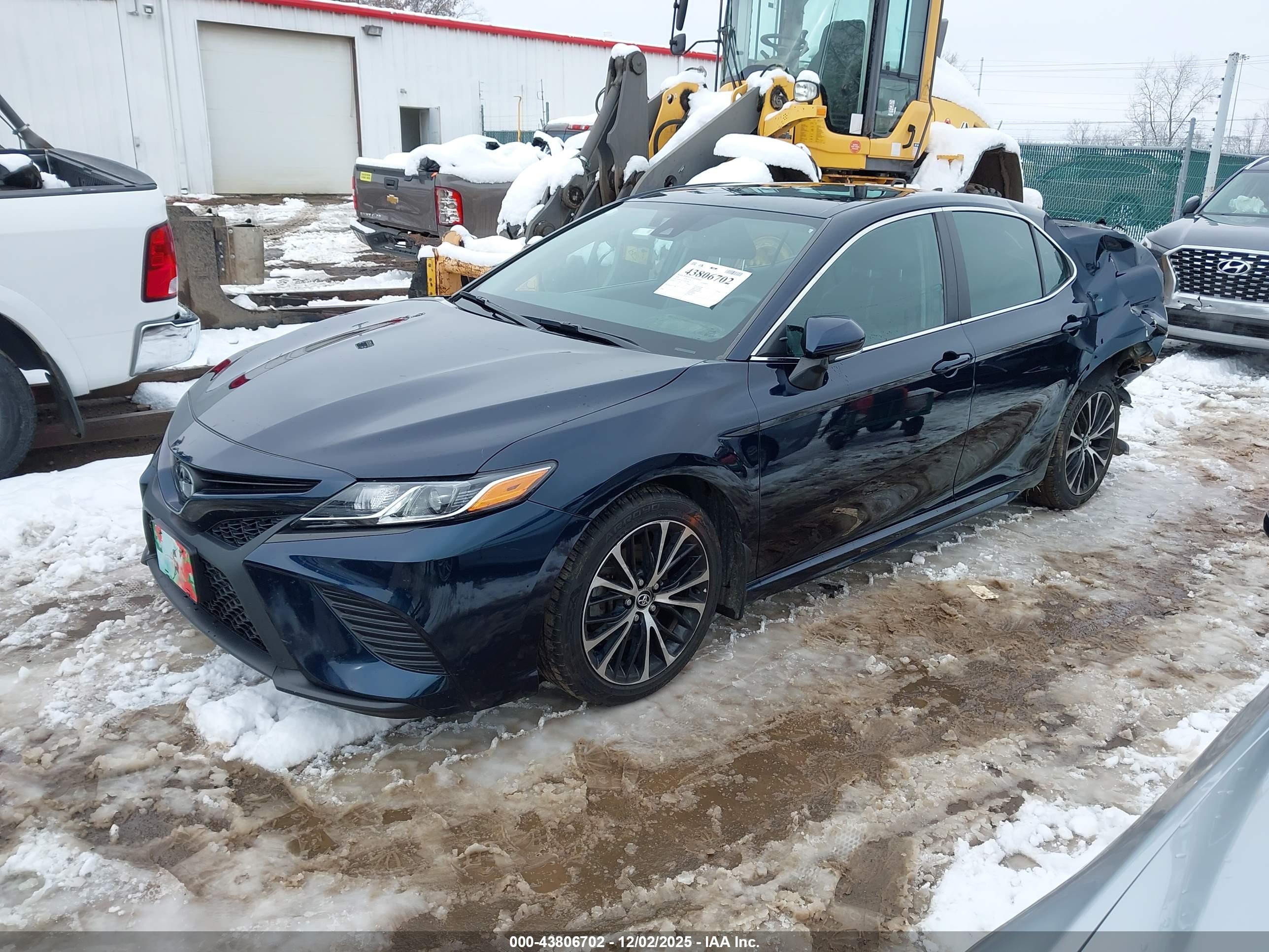 TOYOTA CAMRY image 2