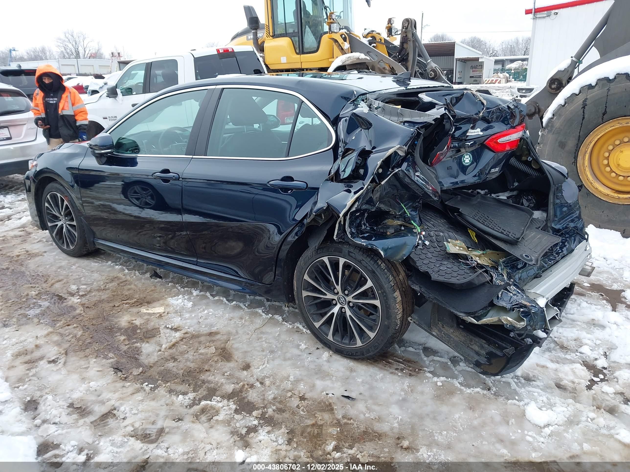 TOYOTA CAMRY image 3