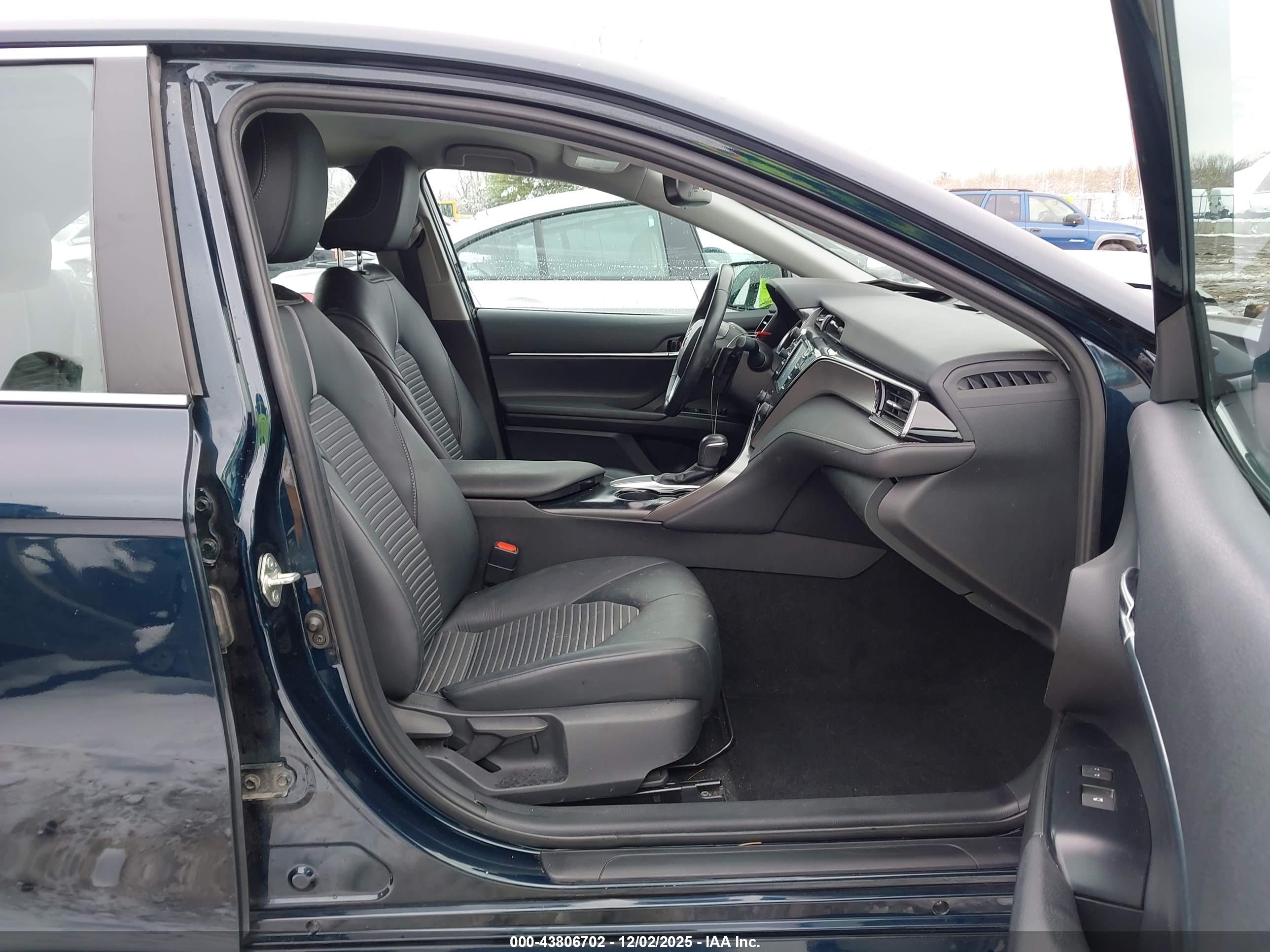 TOYOTA CAMRY image 5