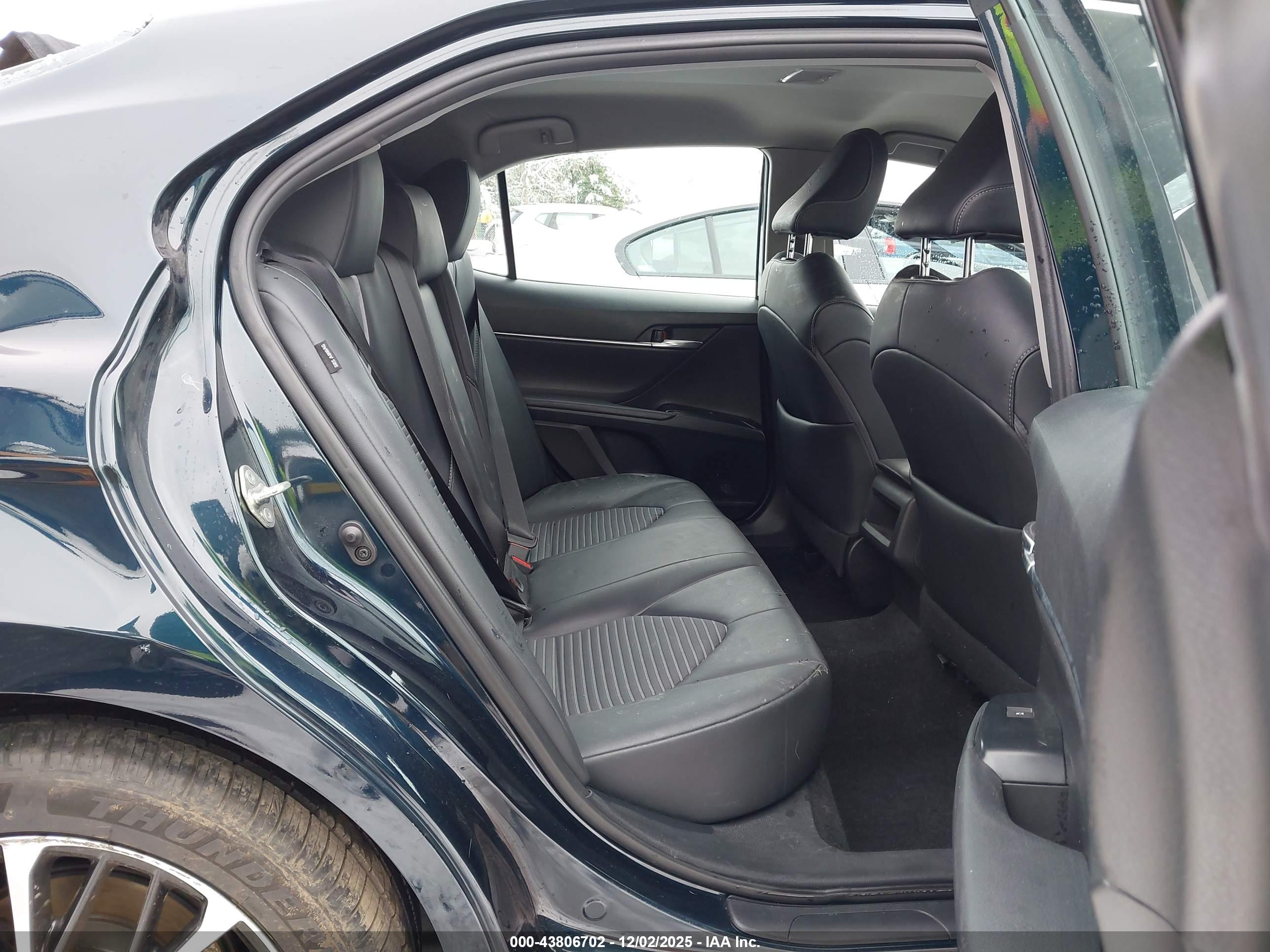 TOYOTA CAMRY image 8