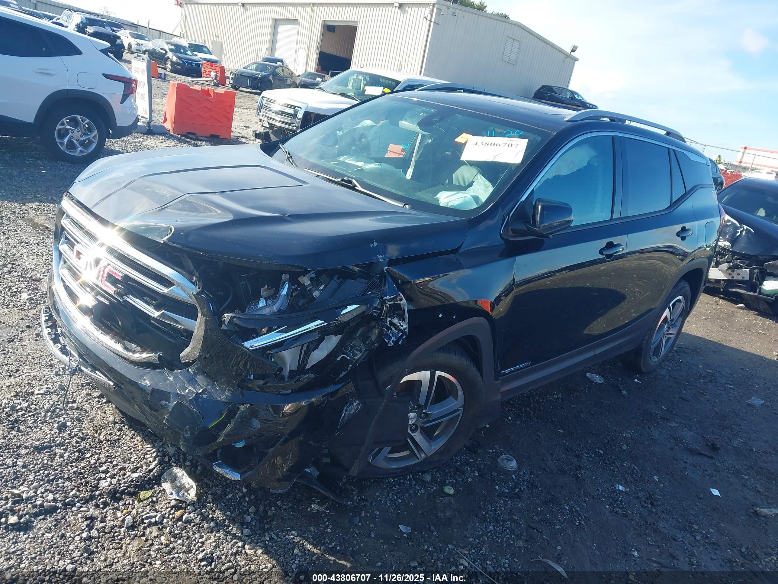 GMC TERRAIN image 2