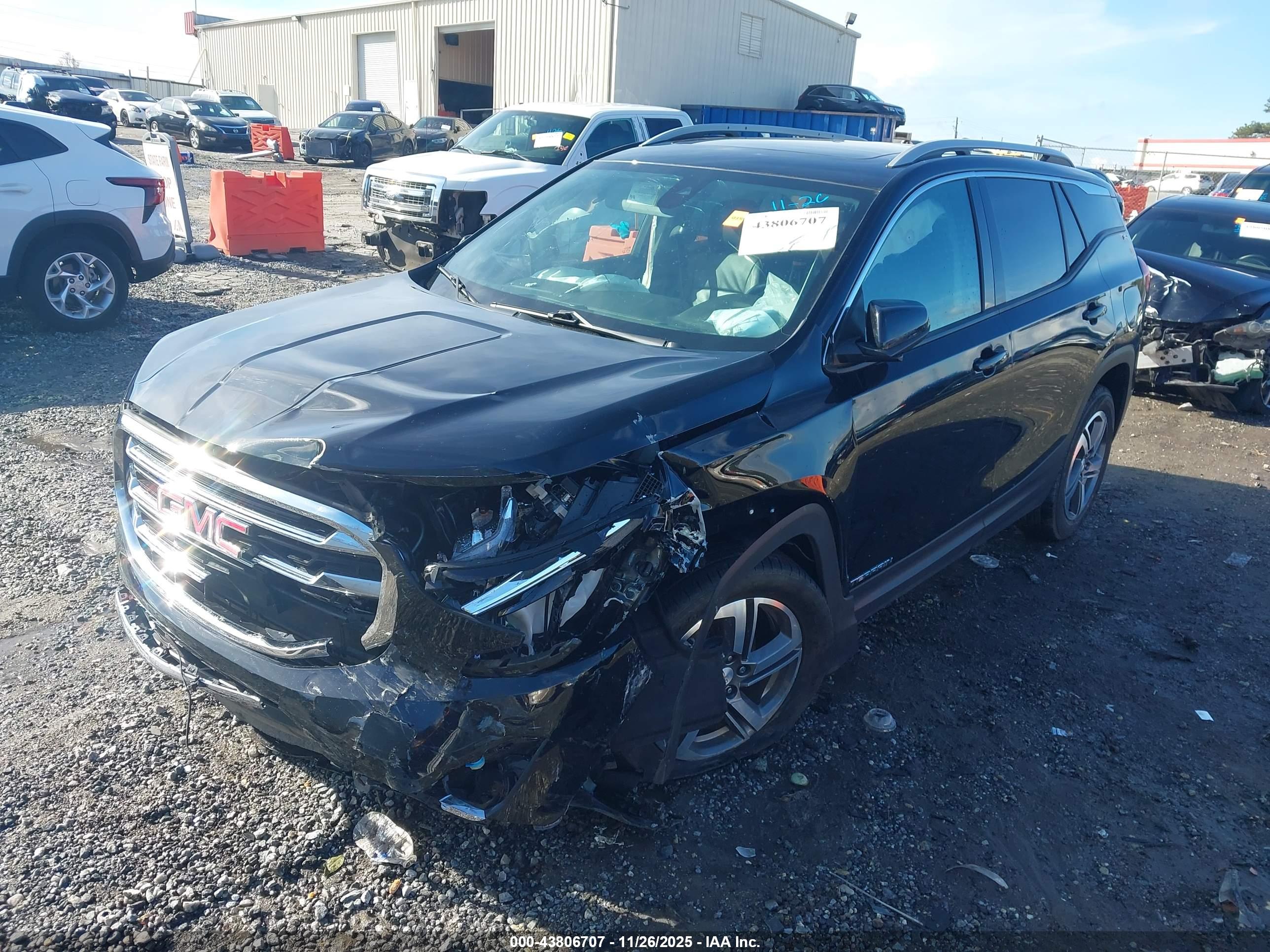 GMC TERRAIN image 6