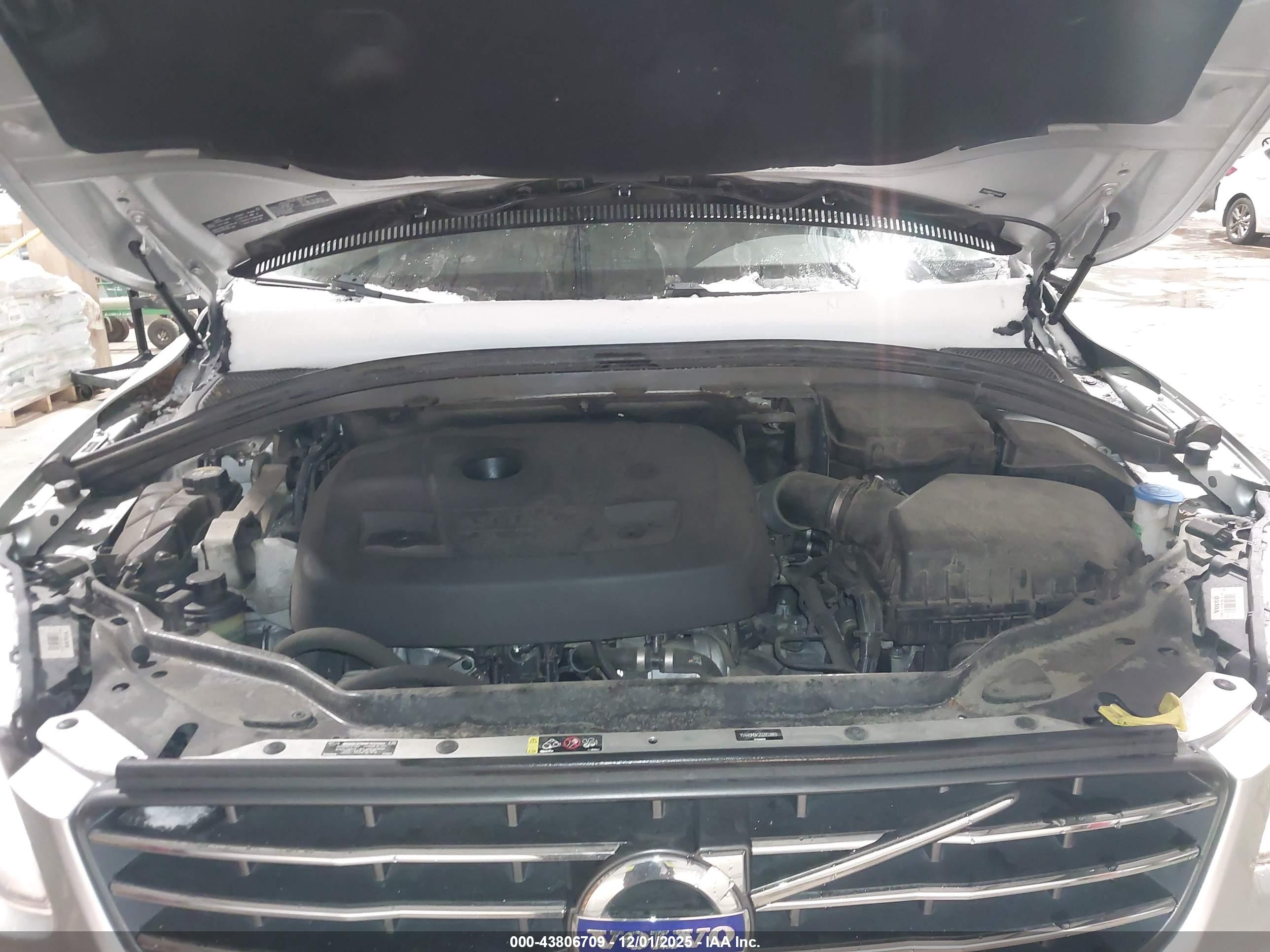 VOLVO XC60 image 10