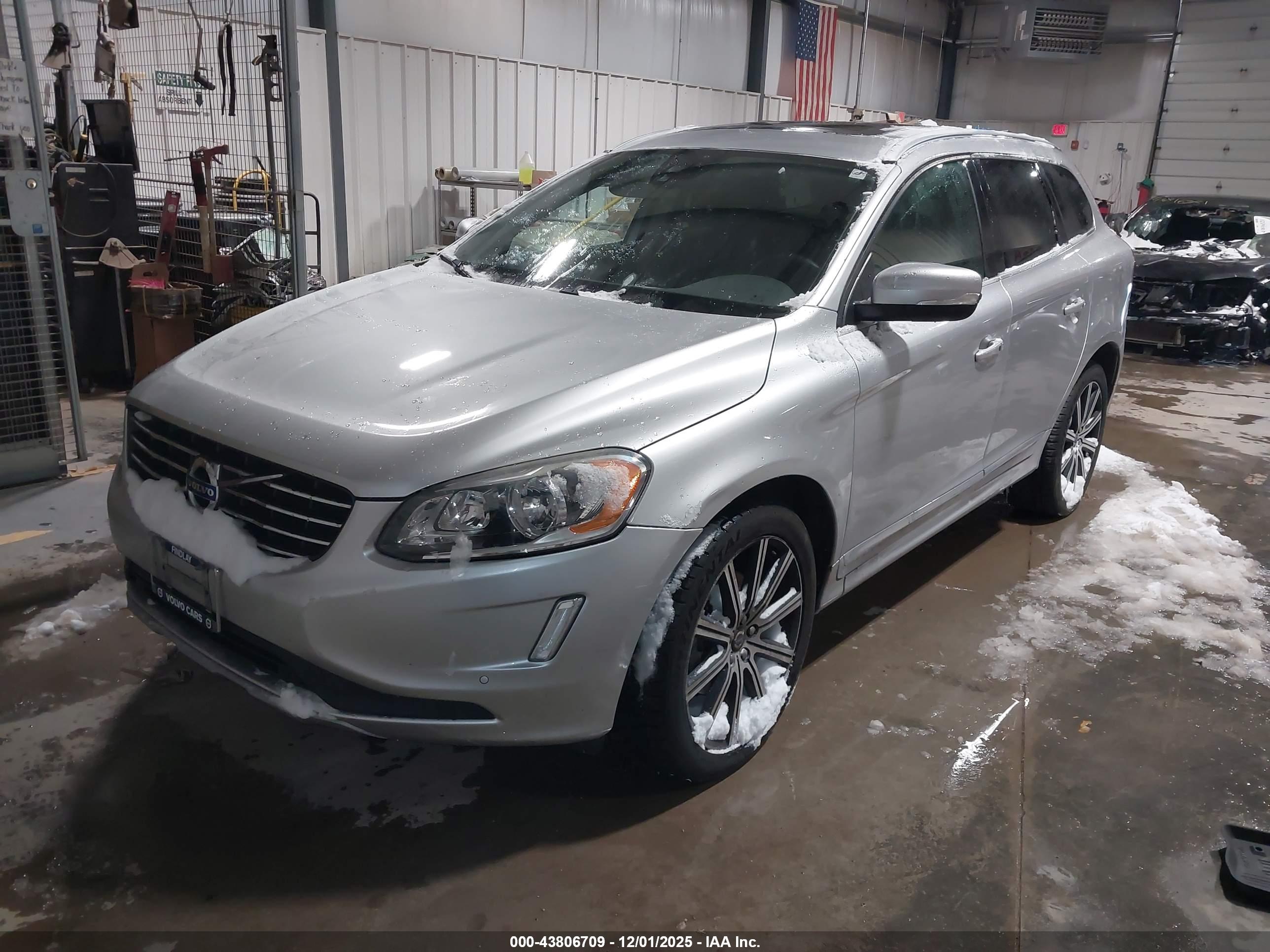 VOLVO XC60 image 2