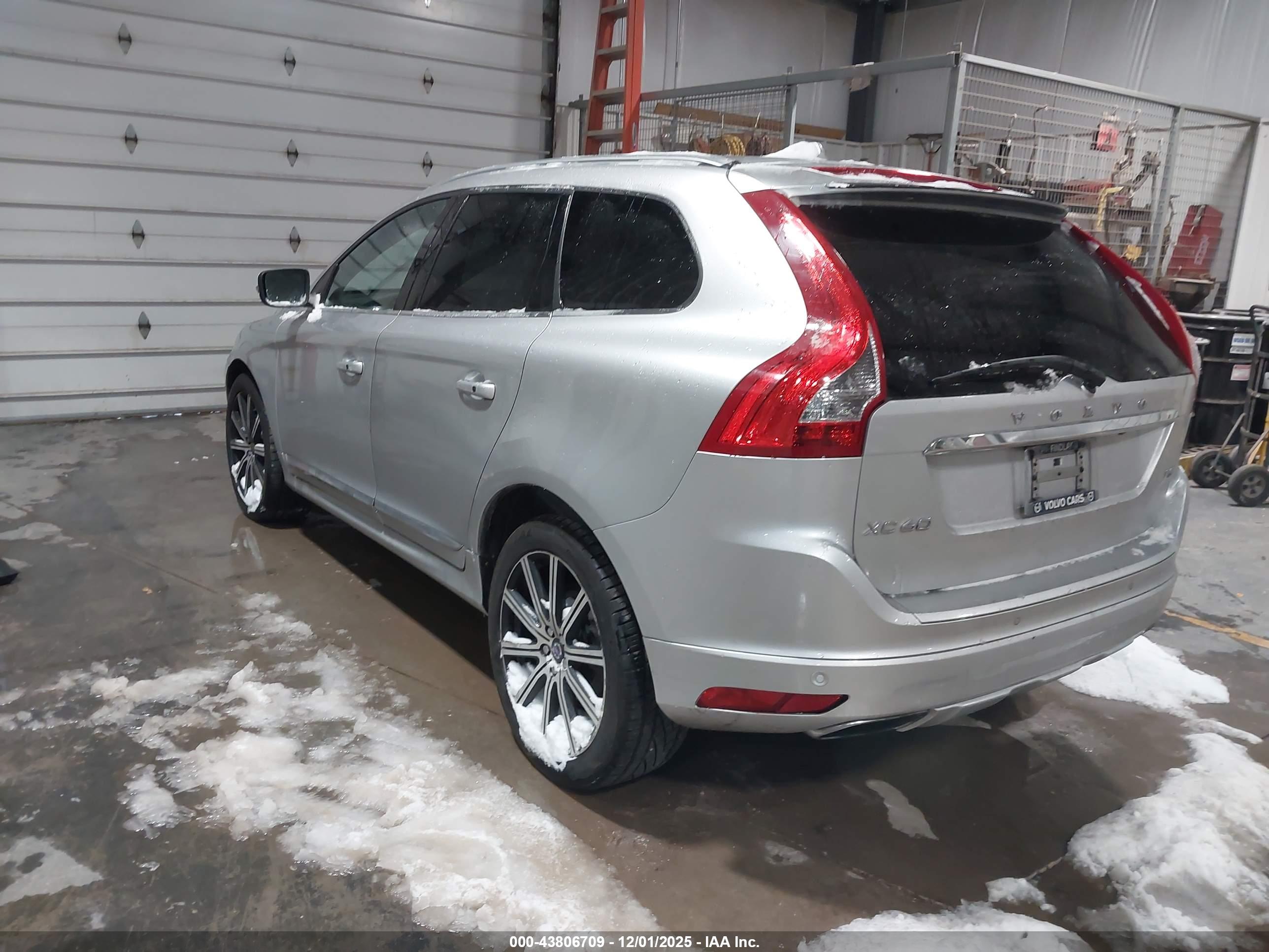 VOLVO XC60 image 3