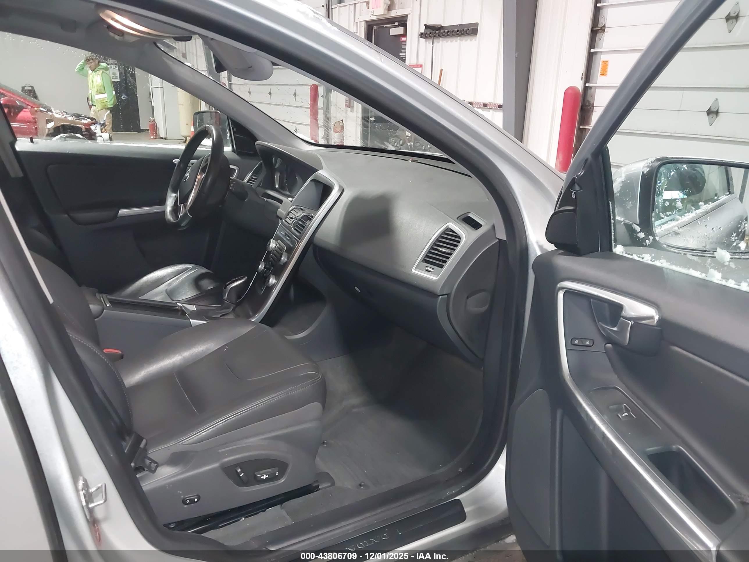 VOLVO XC60 image 5