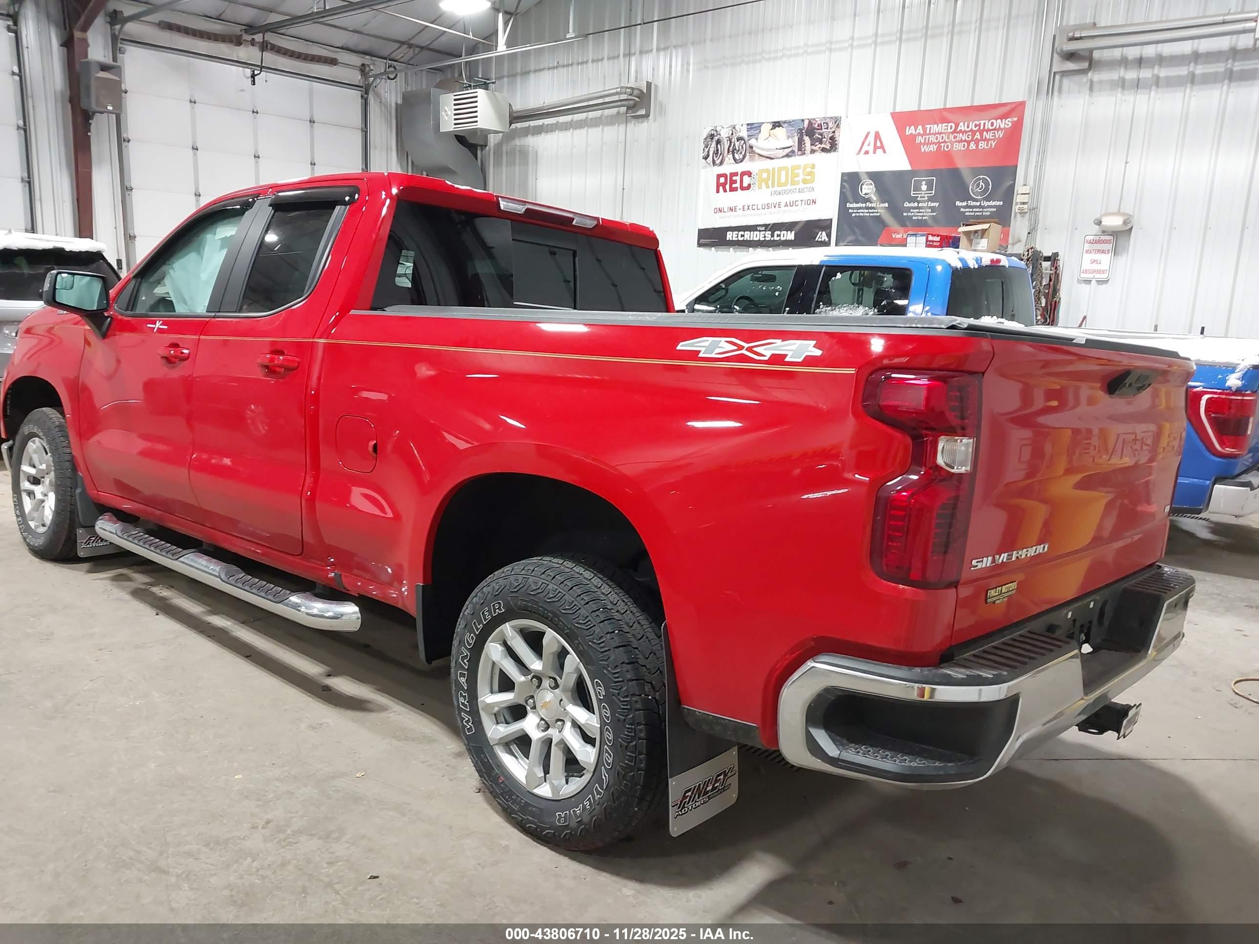 CHEVROLET SILVERADO image 3