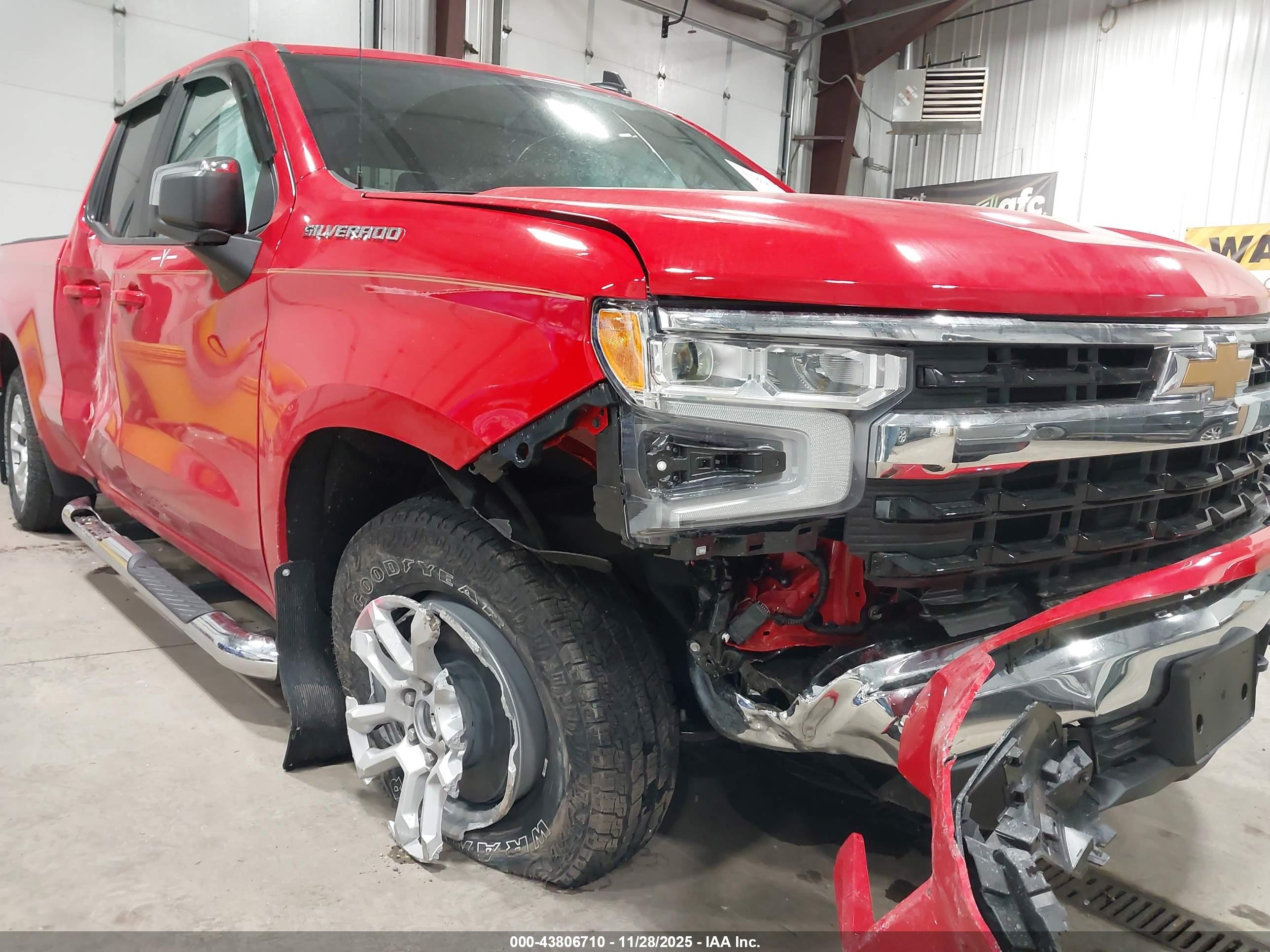 CHEVROLET SILVERADO image 6