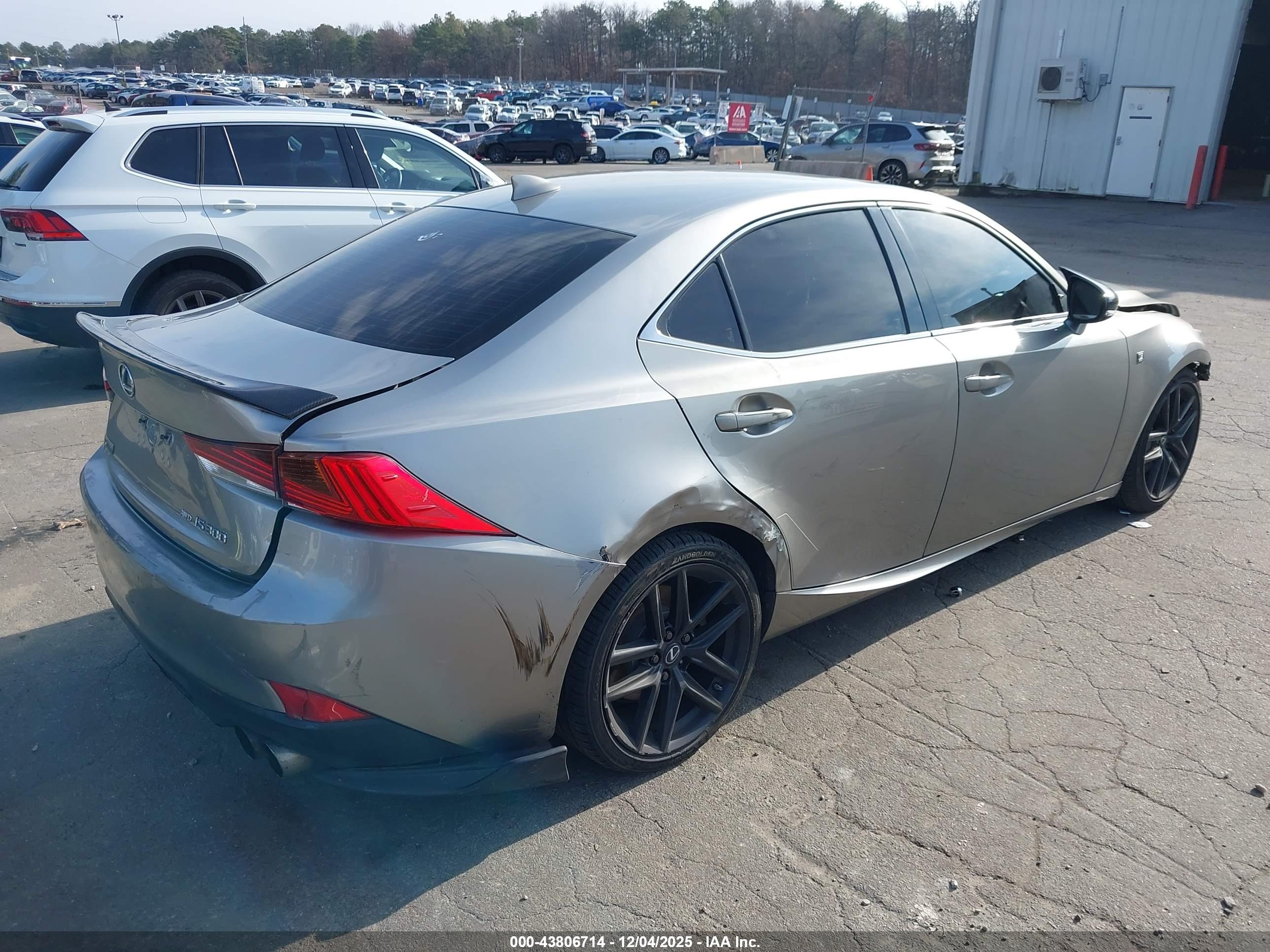LEXUS IS image 4