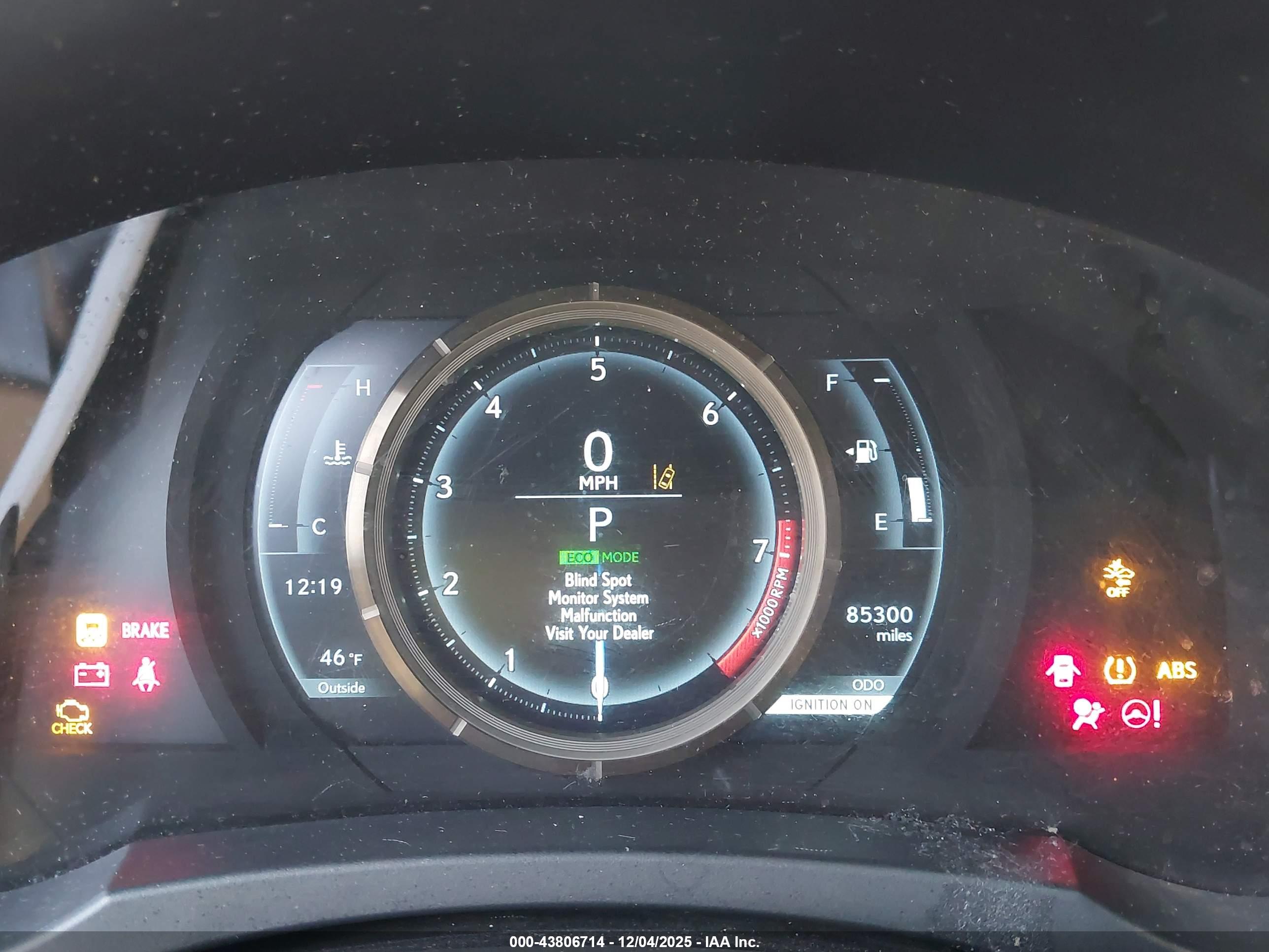 LEXUS IS image 7