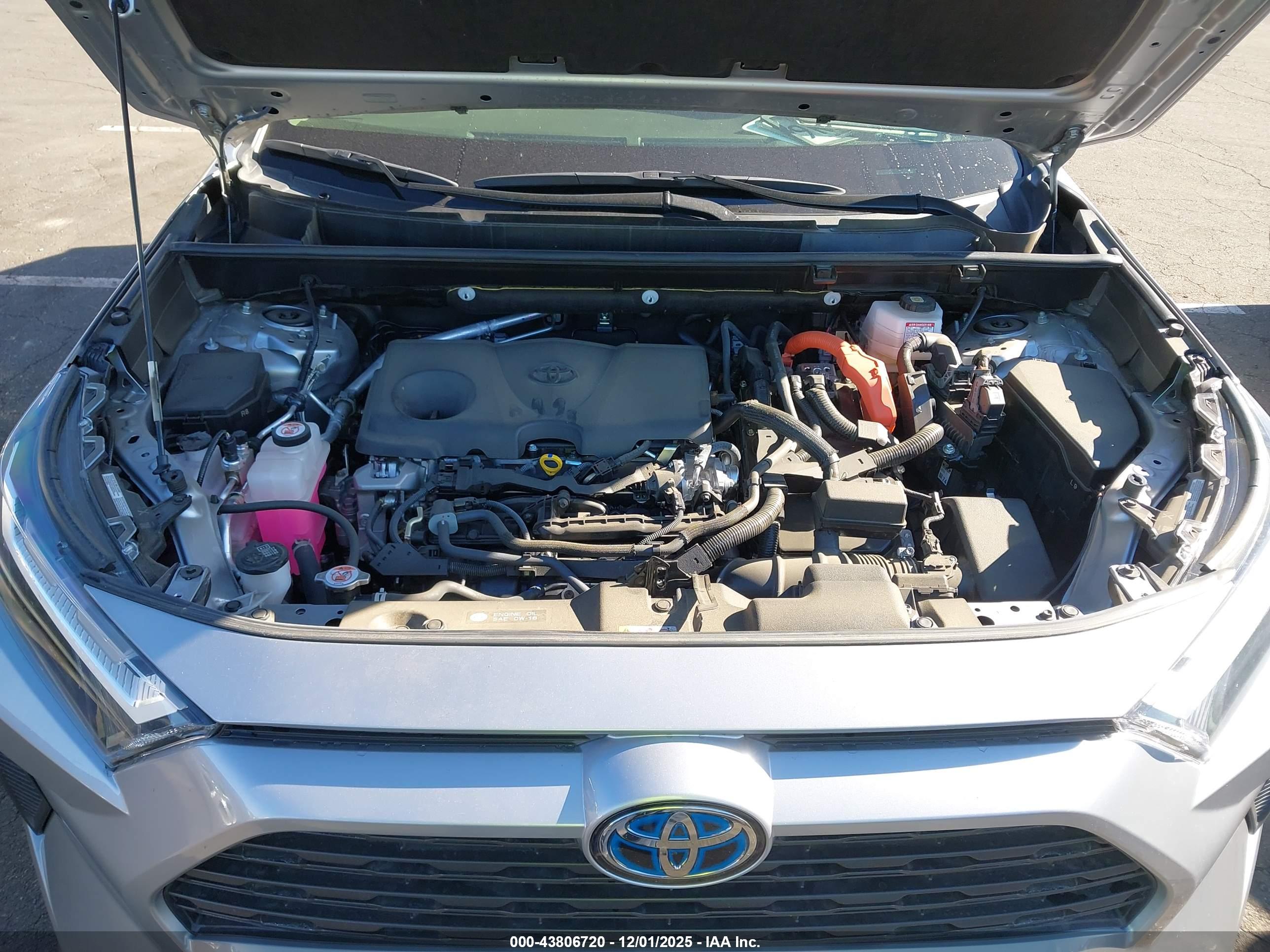 TOYOTA RAV4 image 10