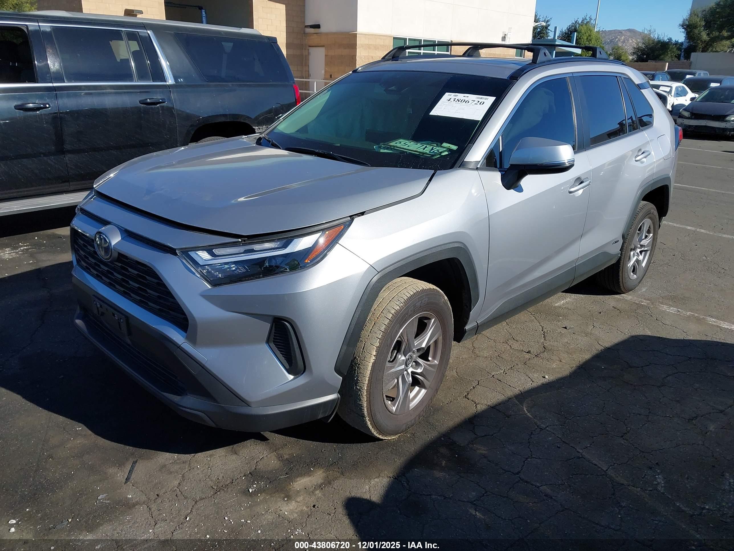 TOYOTA RAV4 image 2