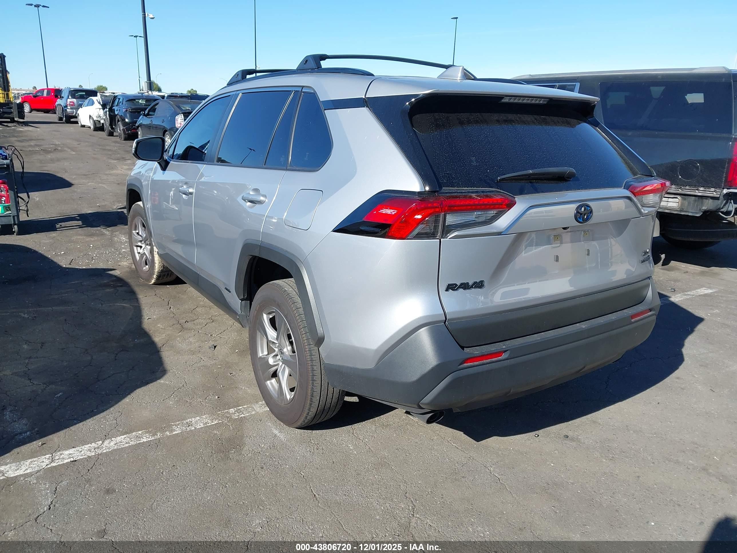 TOYOTA RAV4 image 3