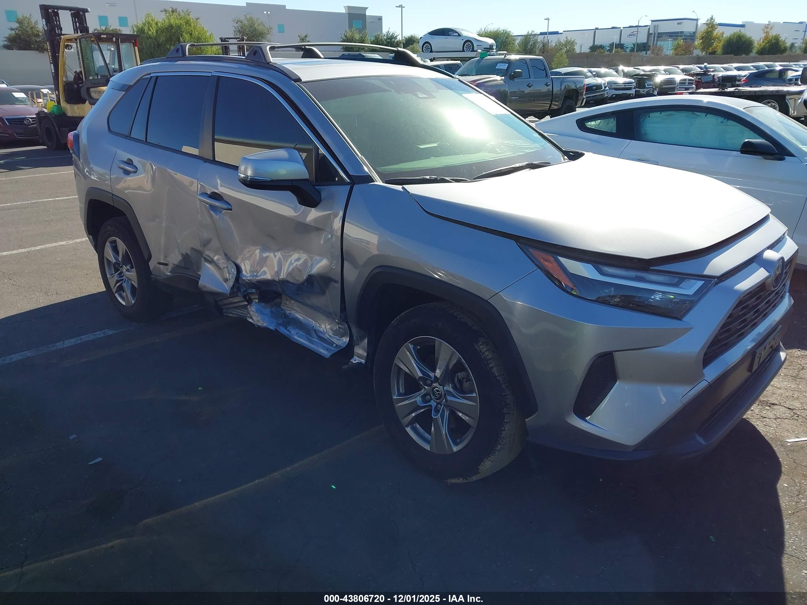 TOYOTA RAV4 image 6