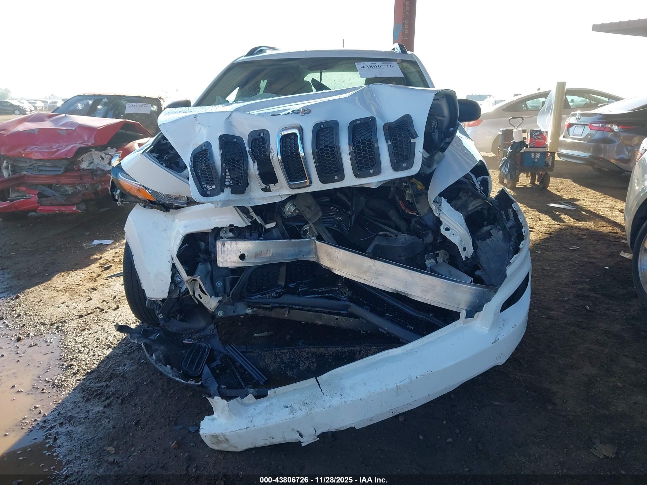 JEEP CHEROKEE image 6