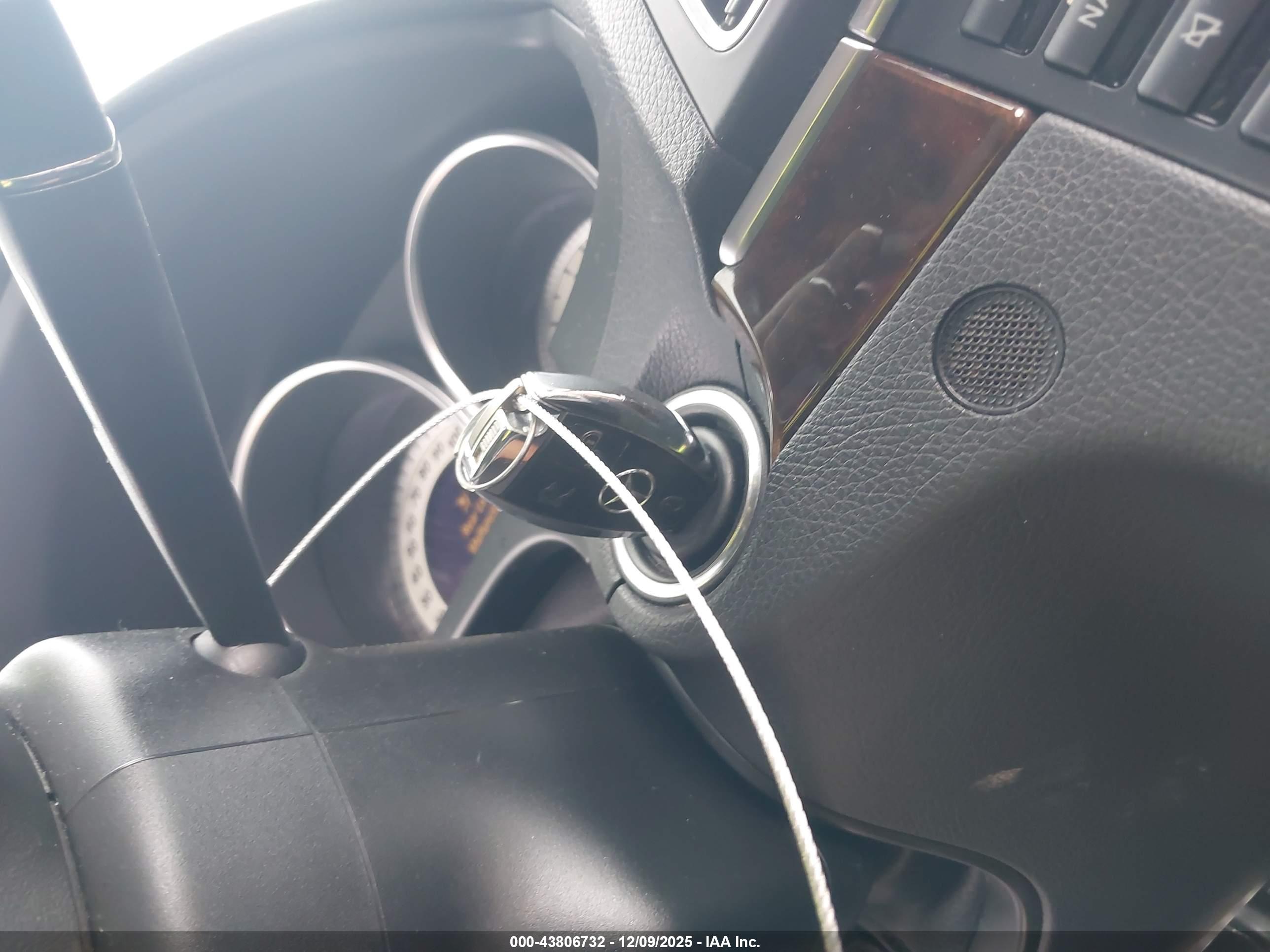 MERCEDES-BENZ E image 11