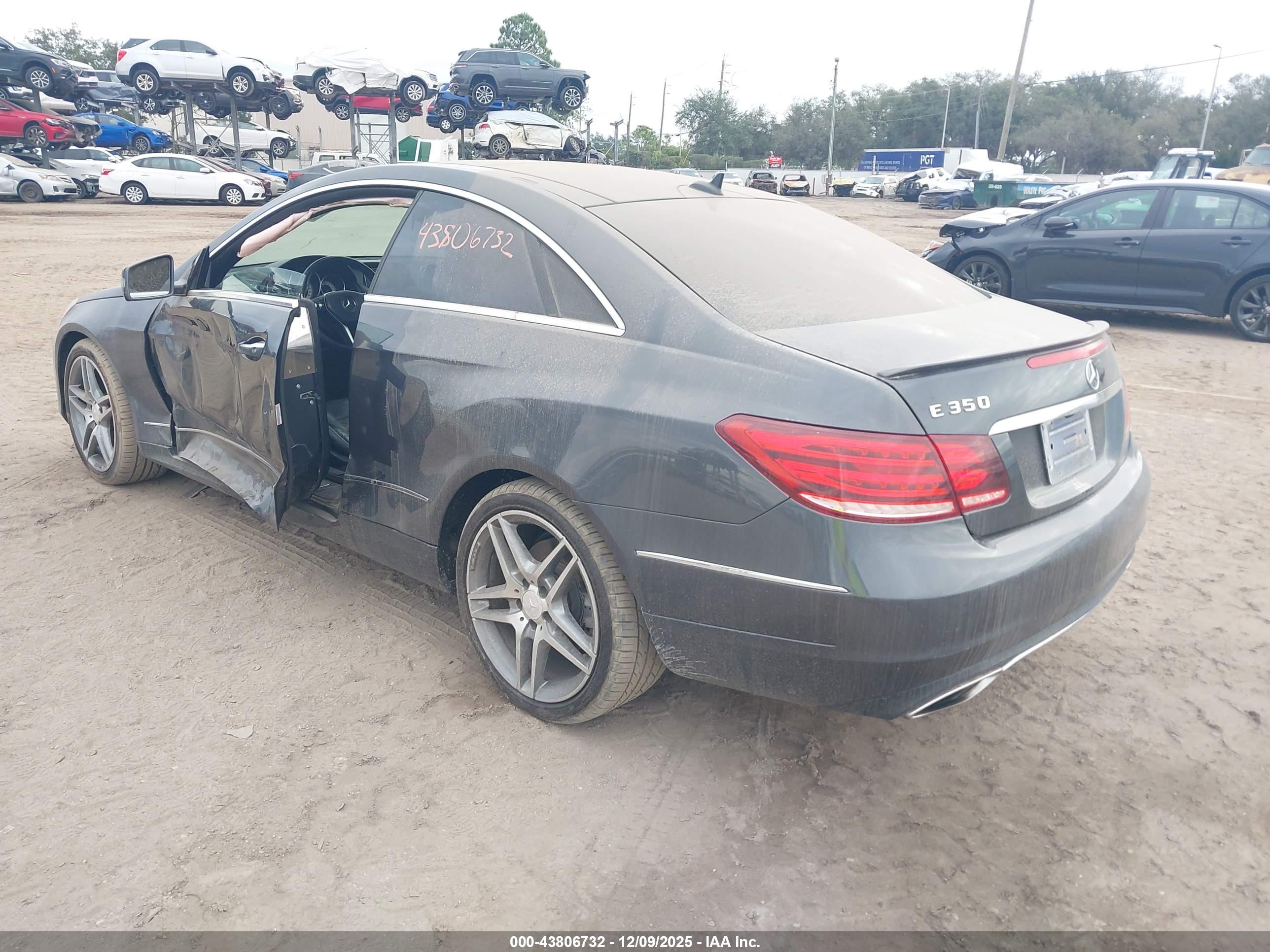 MERCEDES-BENZ E image 3